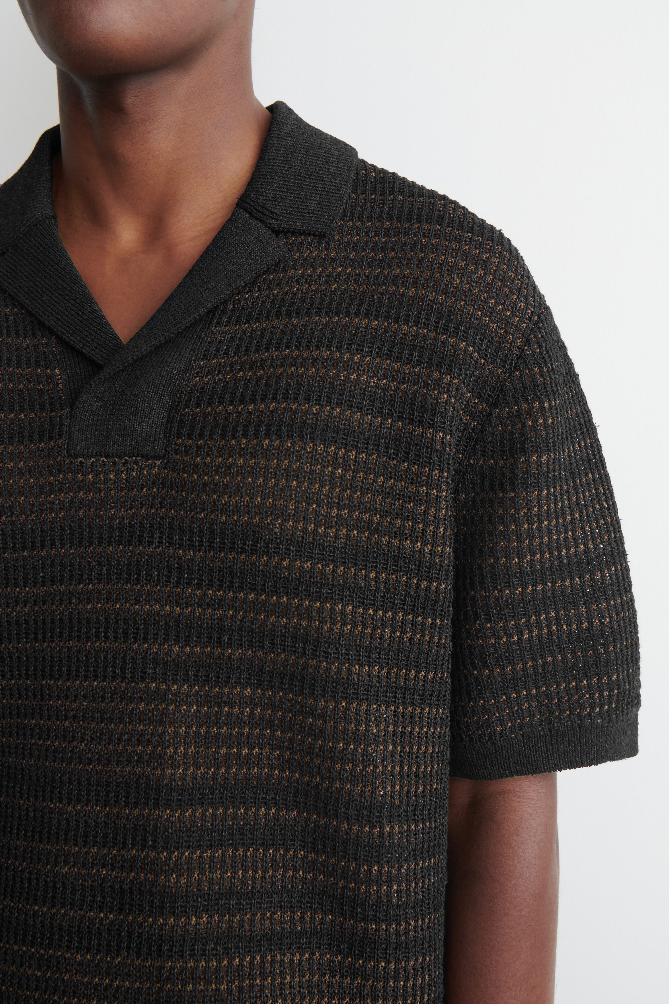 STRIPED OPEN-KNIT POLO SHIRT - BLACK / RUST / STRIPED | COS