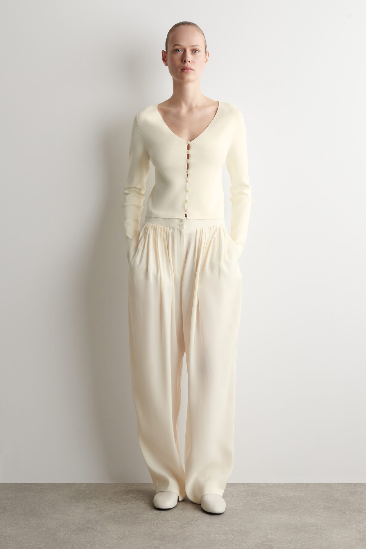 MINIMAL KNITTED V-NECK CARDIGAN — IVORY