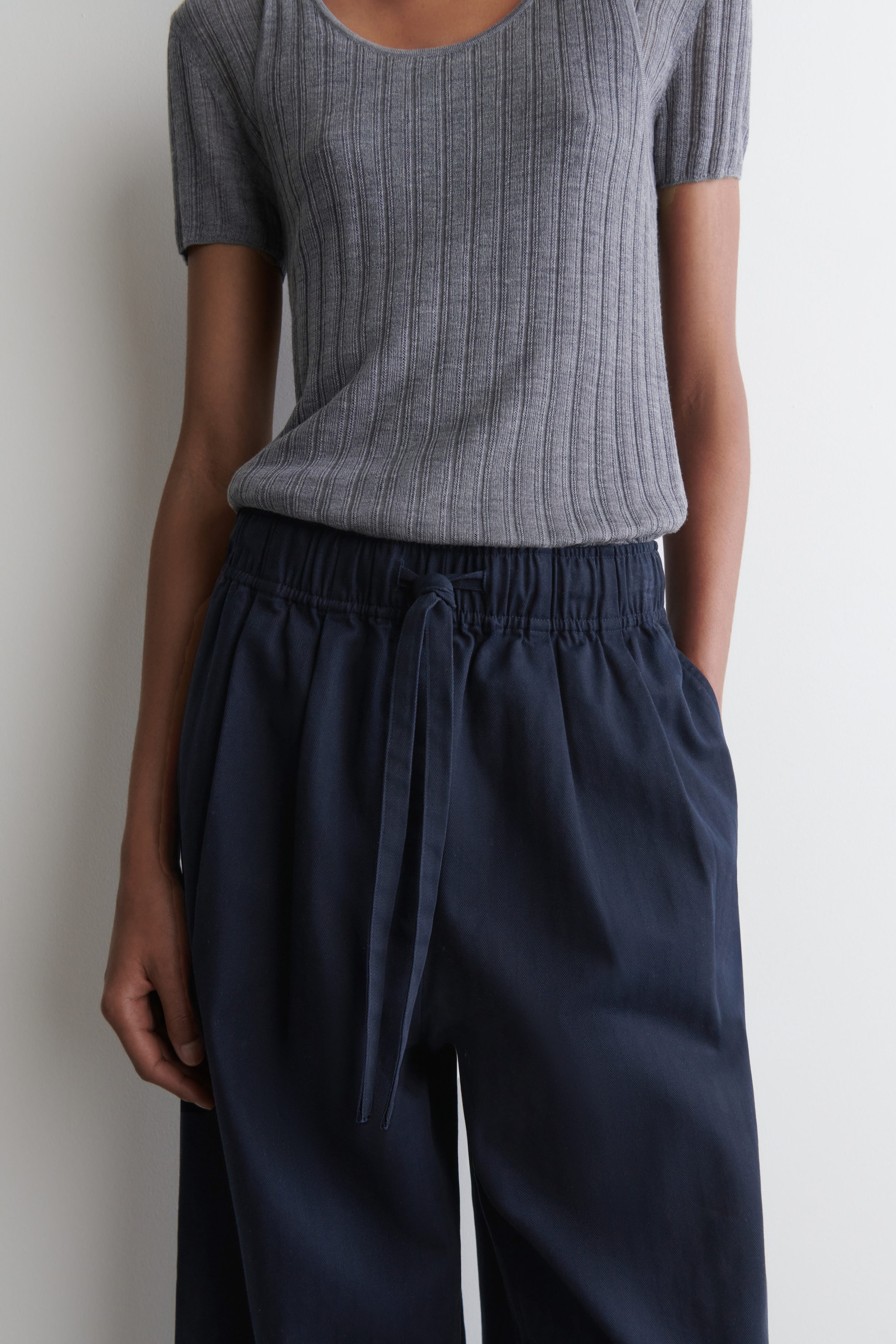 COTTON TAPERED DRAWSTRING PANTS