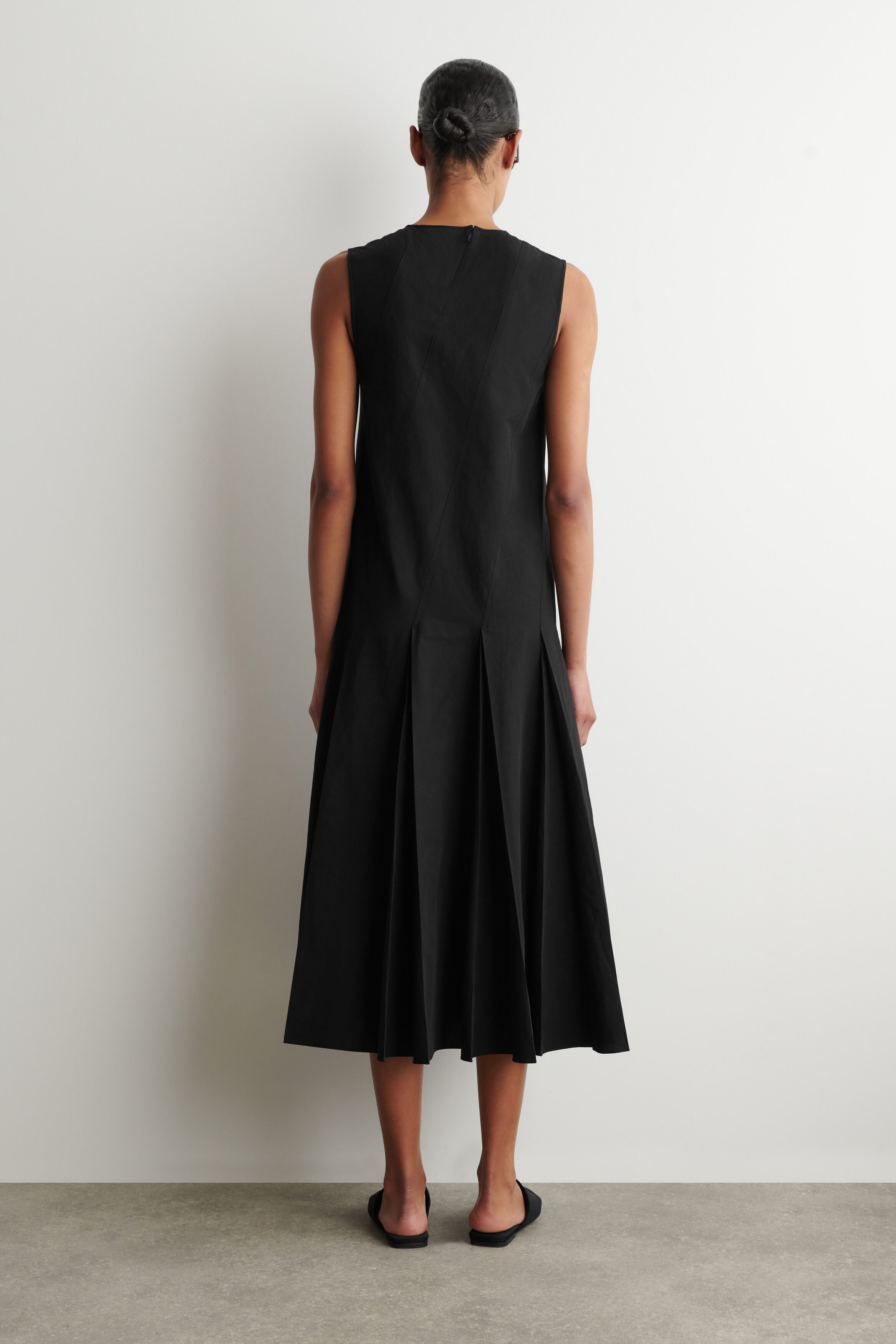 PLEATED COTTON-LINEN MAXI DRESS - BLACK | COS