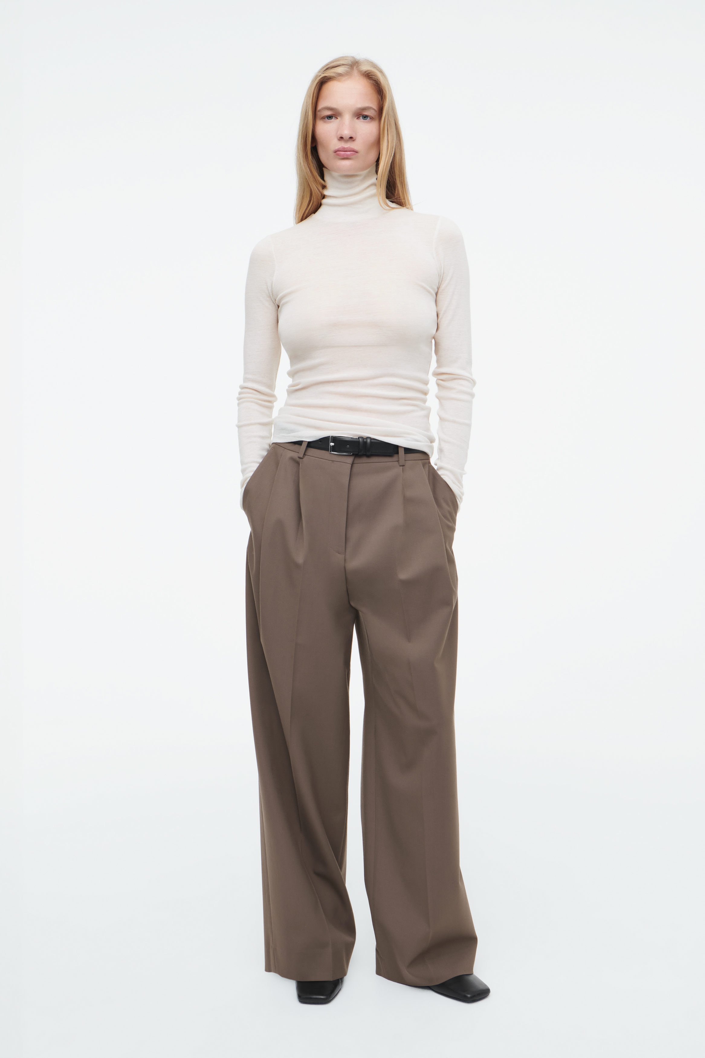 「2025Autumn Pre-Order」ピュアメリノウールタートルトップ / Pure Merino Wool Turtleneck Top レデ a802ee23ba8a003ba27a88149993f1
