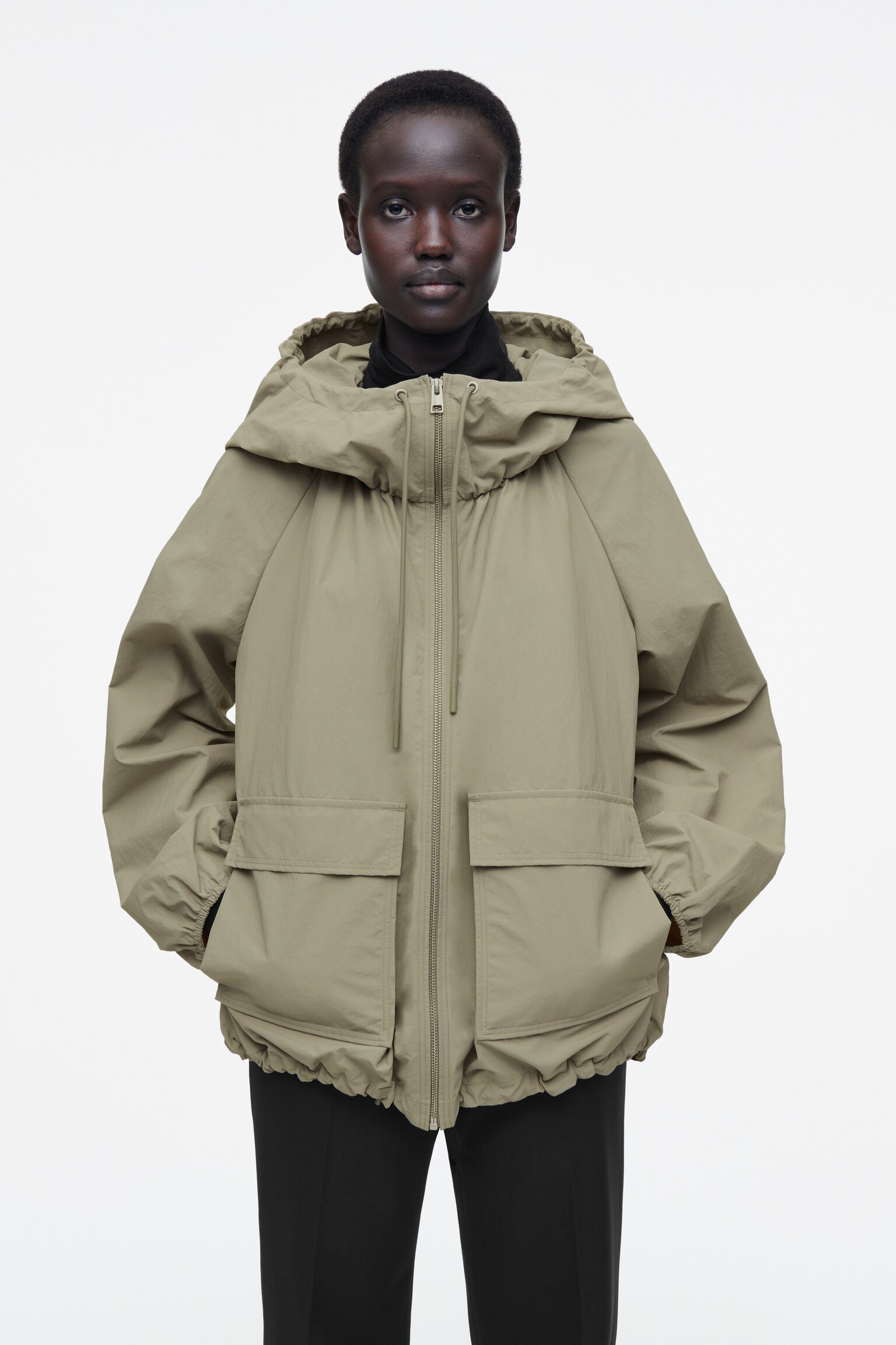 VESTE PARKA À CAPUCHE EN TISSU TECHNIQUE - TAUPE