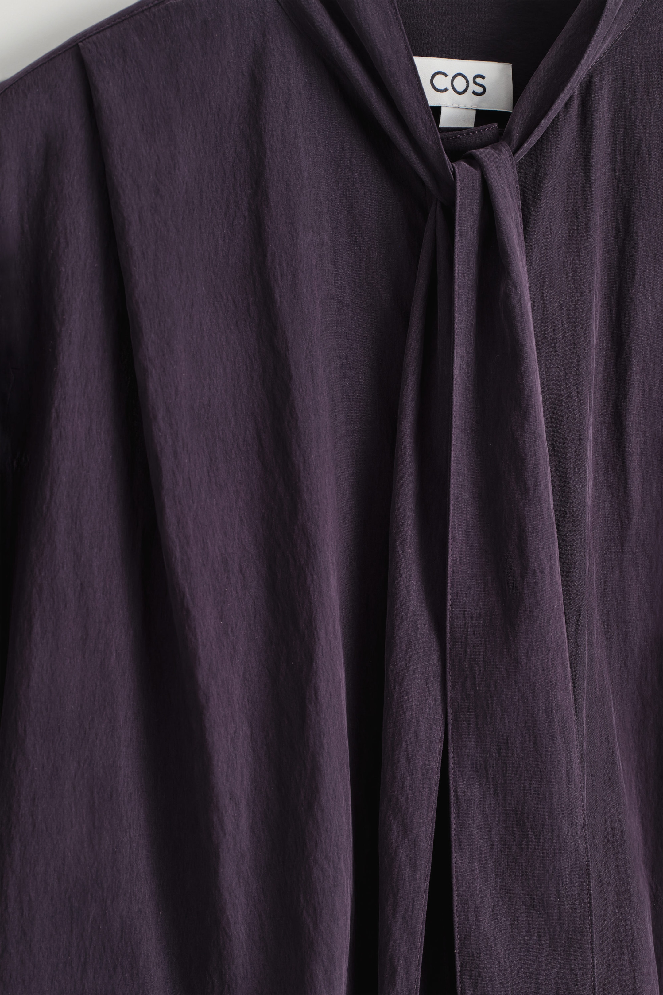 BLOUSE FLUIDE À ENCOLURE FOULARD