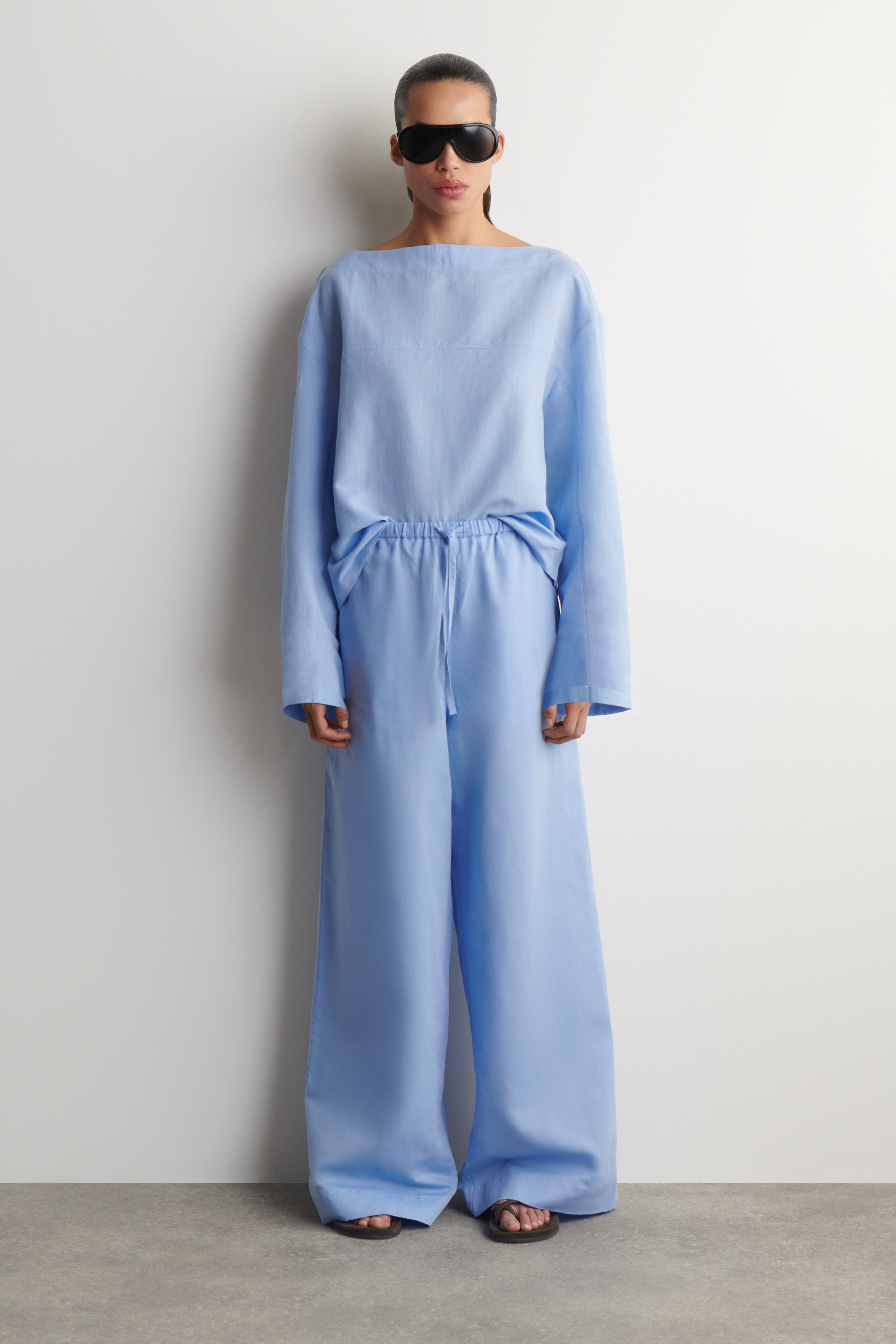 HOSE AUS LEINEN MIT WEITEM BEIN UND KORDELZUGBUND - HELLBLAU/NAVYBLAU