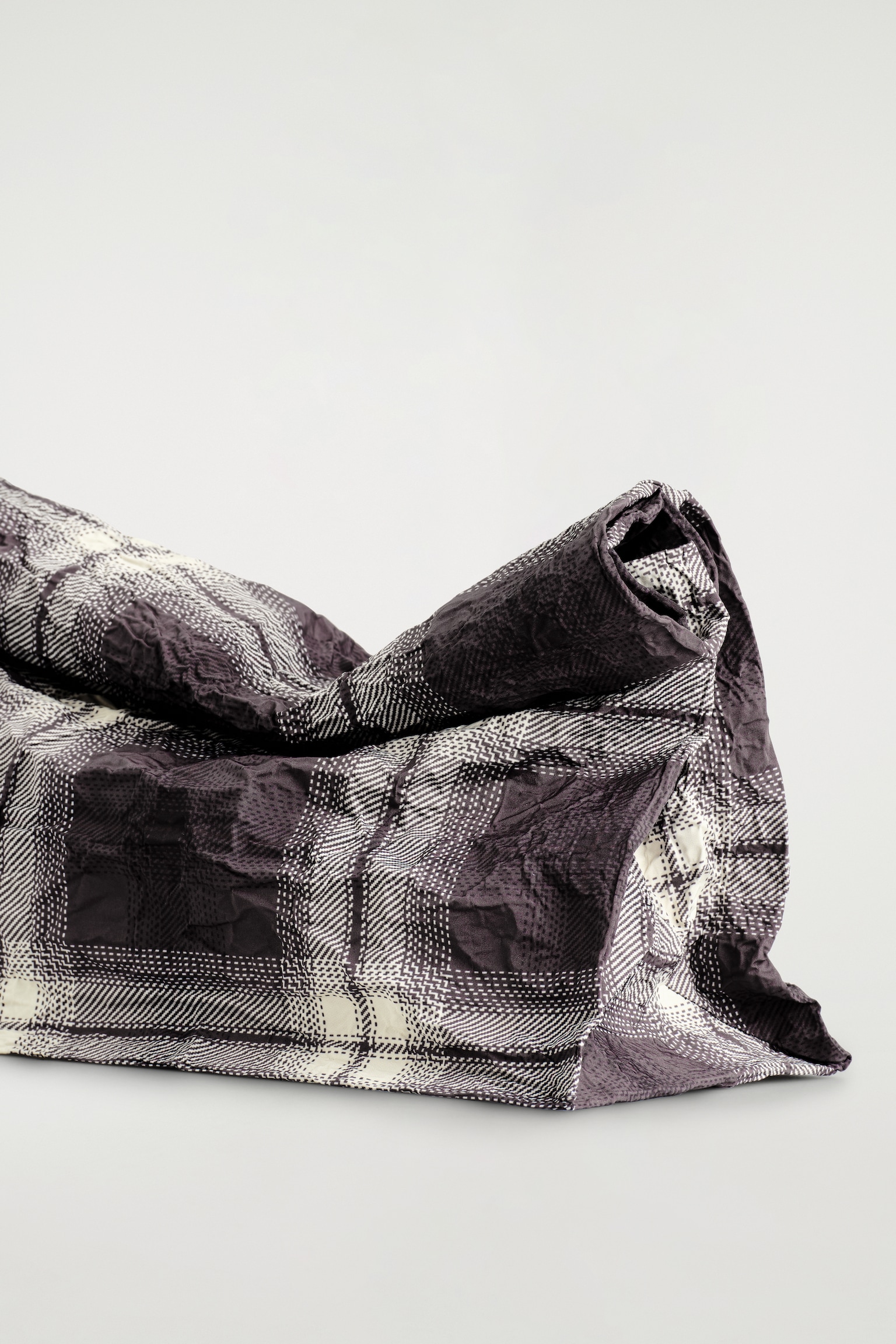 FOLDED OVERSIZED CLUTCH BAG - BURGUNDY / CHECKED/BEIGE / CHECKED - 3