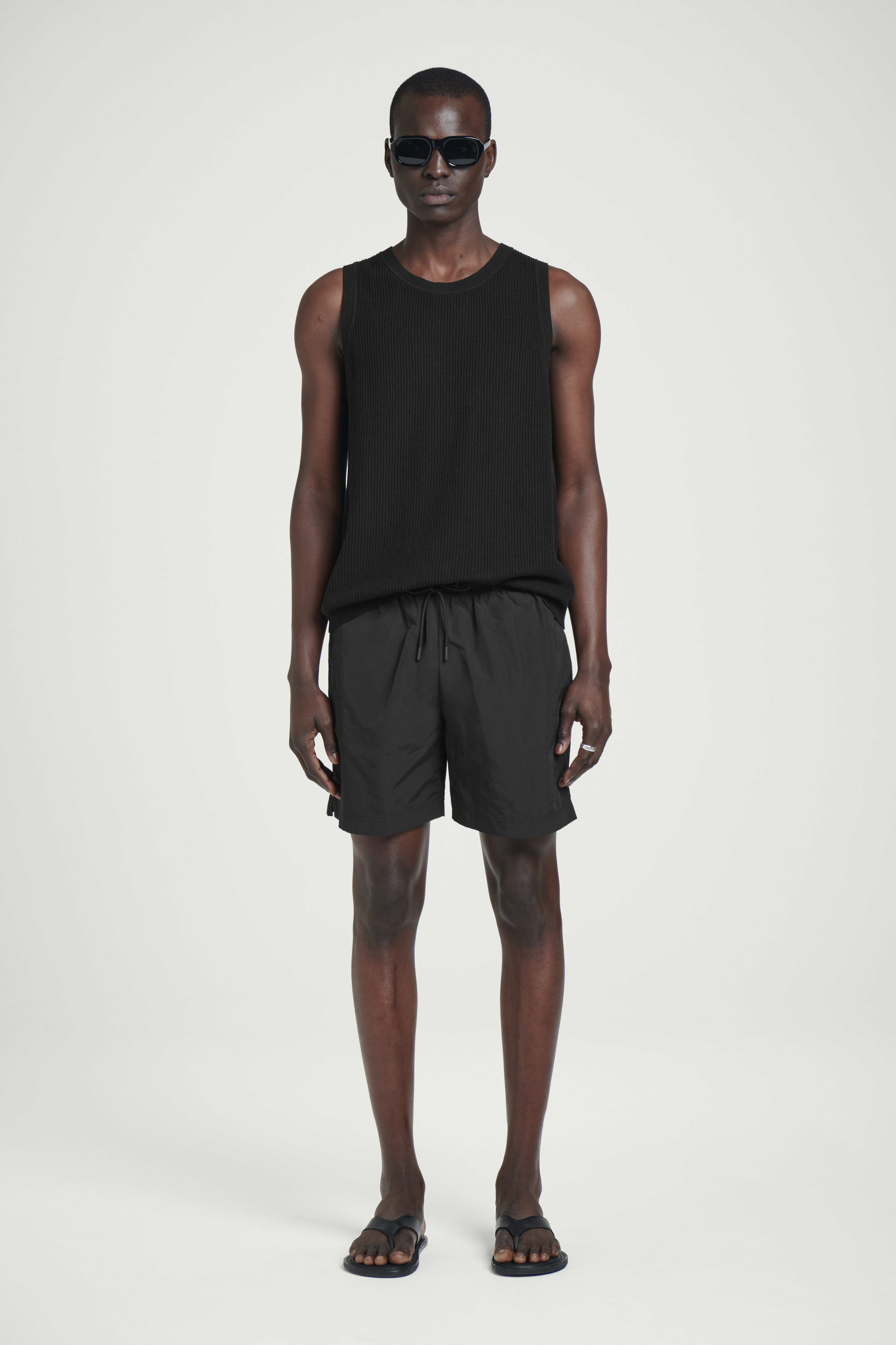 【送料&関税込】Herno Stretch Nylon Shorts NYLON DRAWSTRING SWIM SHORTS - BLACK | COS
