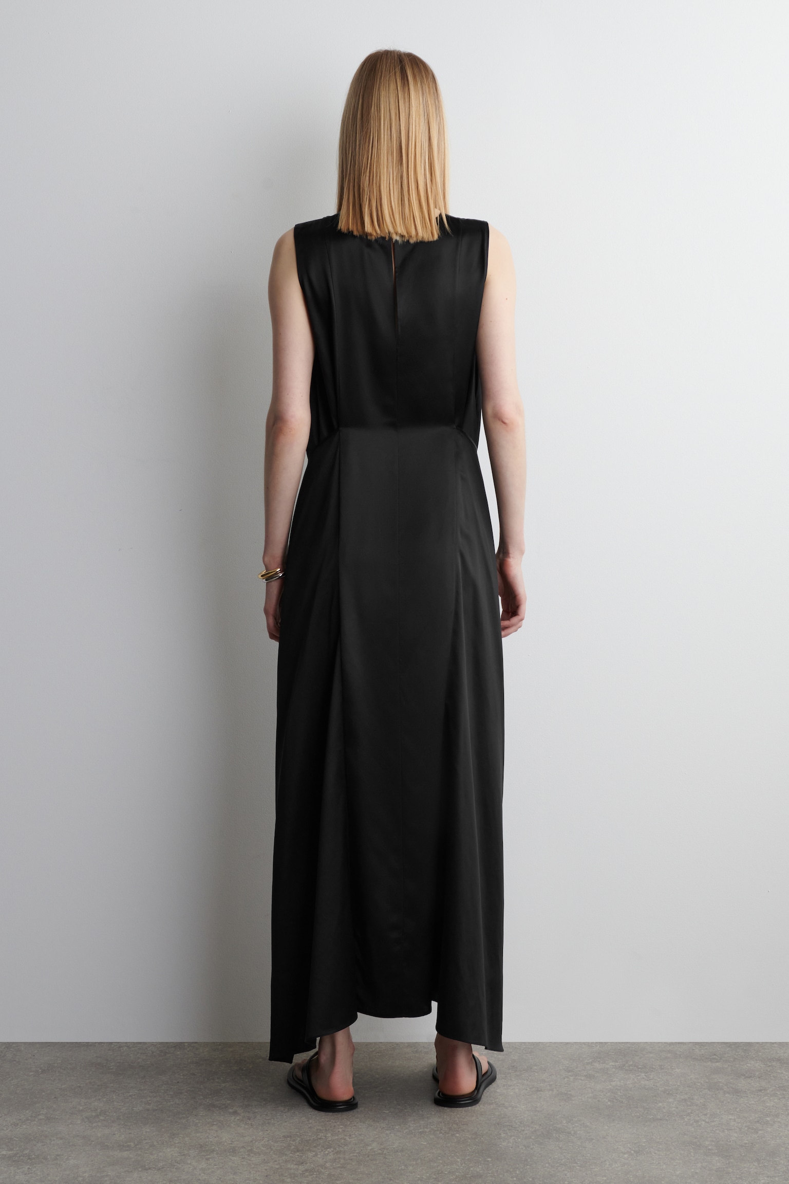 VESTIDO LARGO DE SEDA CON FRONTAL CRUZADO - NEGRO - 3