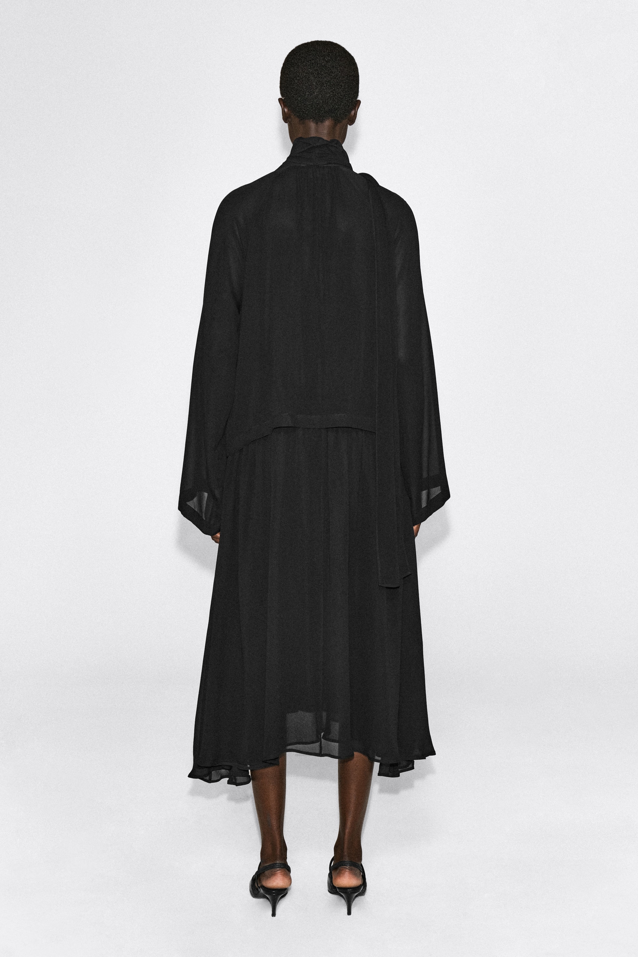 Scarf Add Model Women's BLACK FLUID SCARF-DETAIL MIDI DRESS | H&M GB