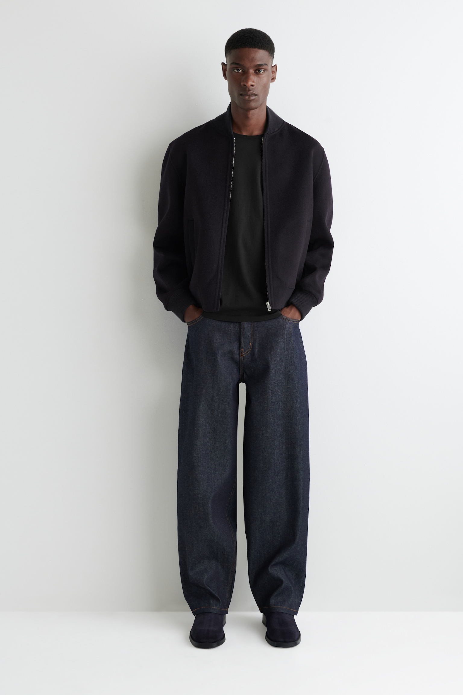 SQUARE-TOE LEATHER CHELSEA BOOTS - NAVY/BLACK