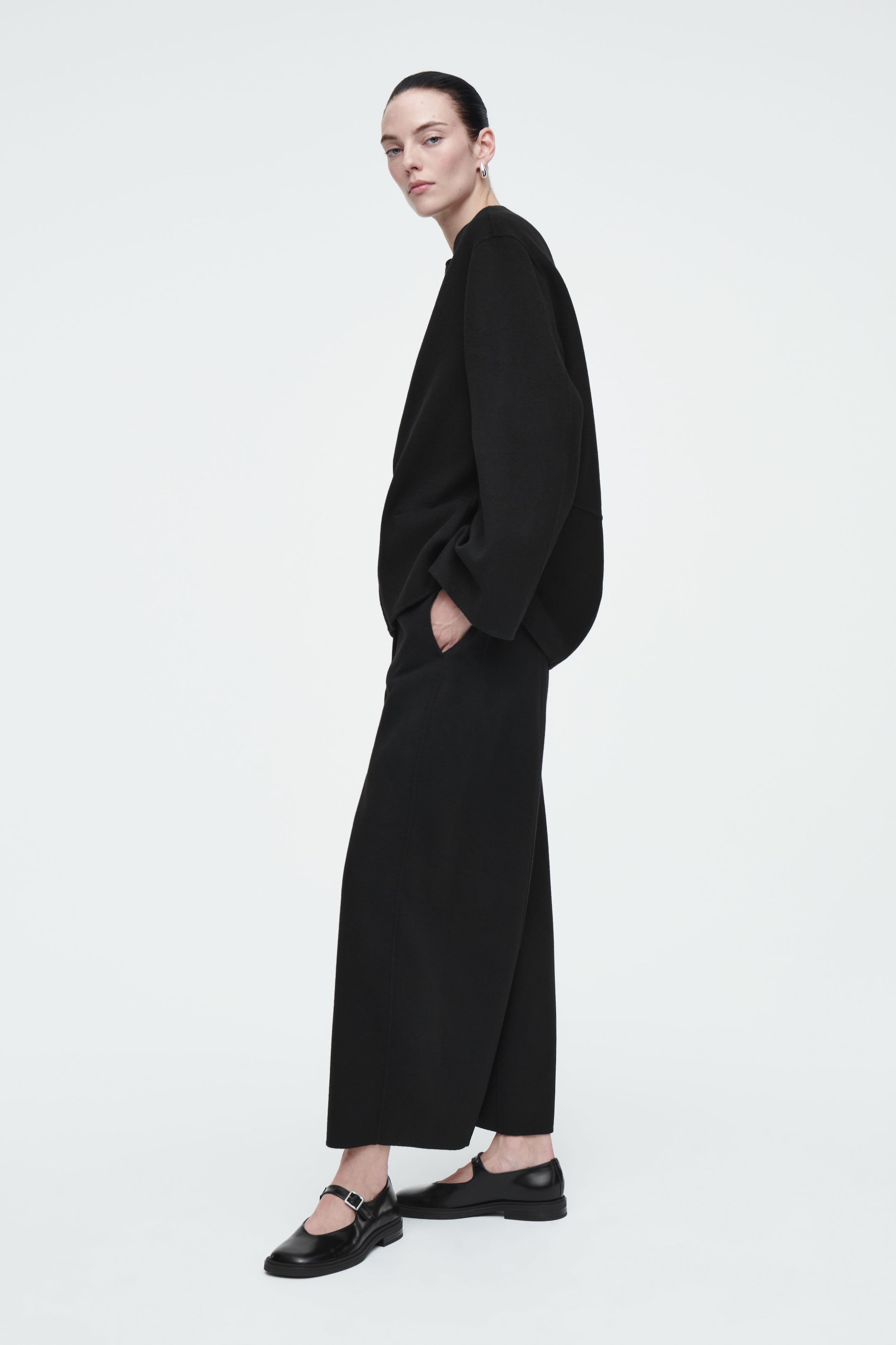 DOUBLE-FACED WOOL BARREL-LEG PANTS