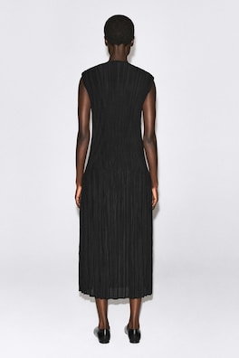 PLEATED JACQUARD SLEEVELESS MAXI DRESS — BLACK 4