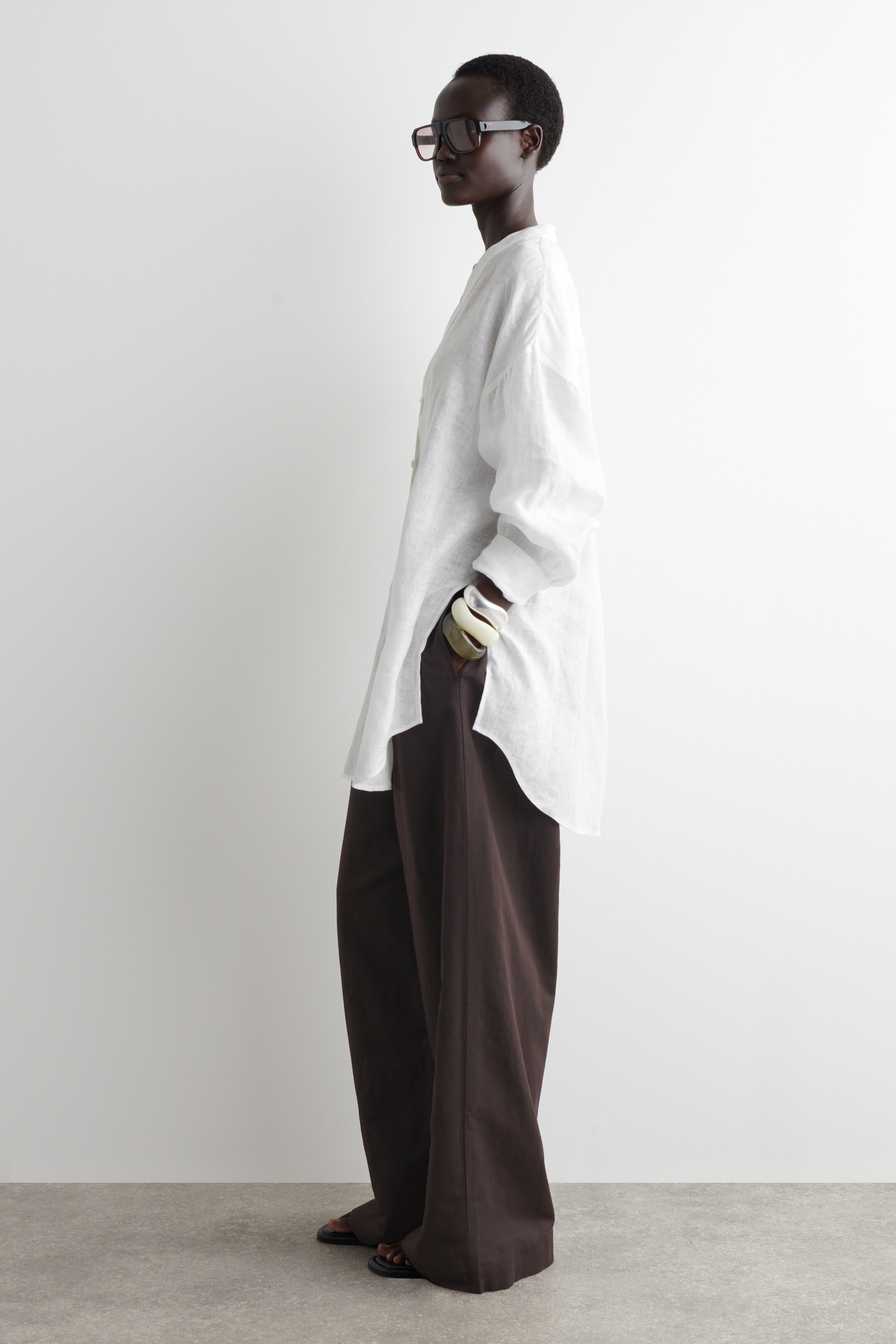 Agrandir l'image: CHEMISE OVERSIZE COL V EN LIN - BLANC - FEMME | H&M CH 4