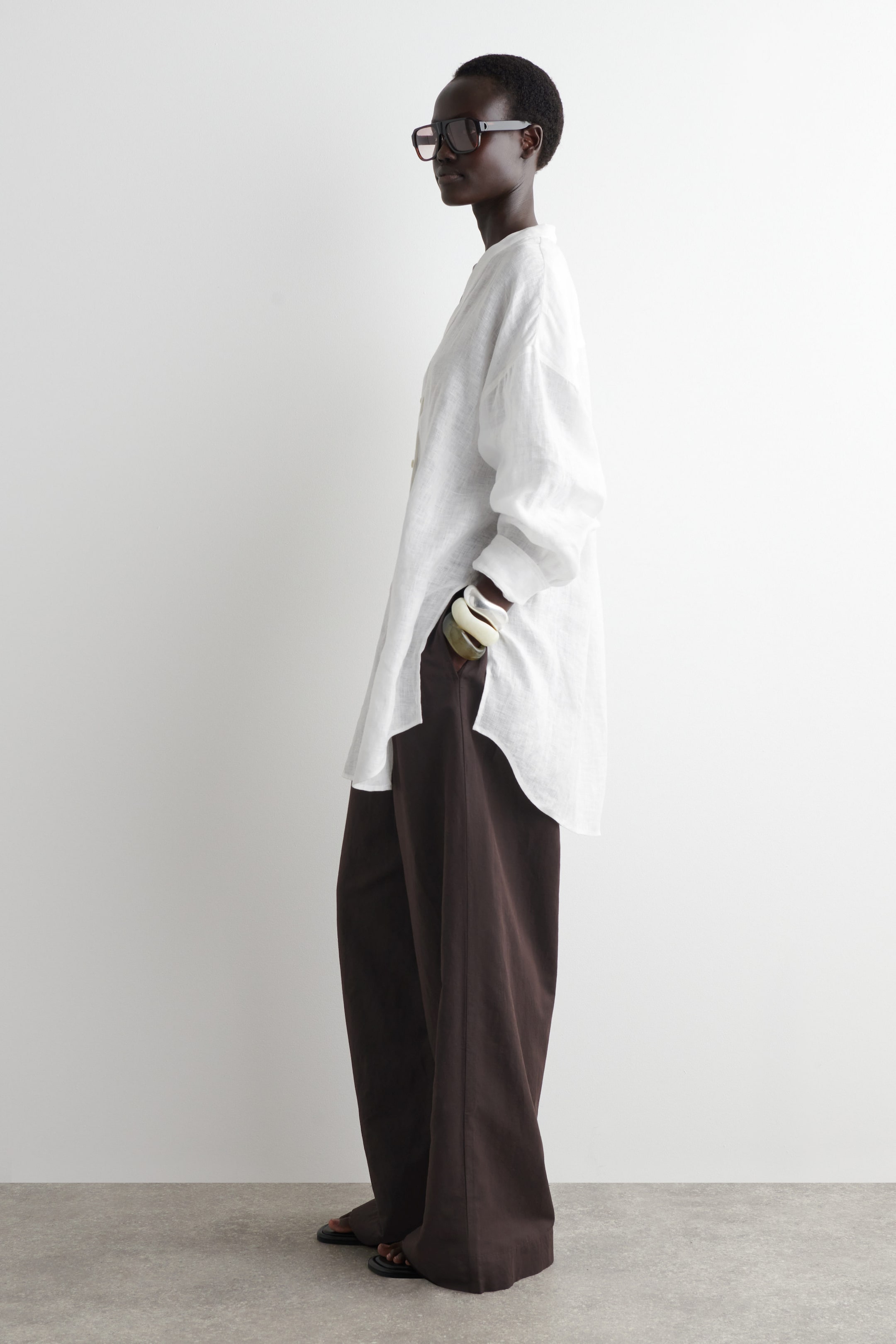 OVERSIZED LINEN V-NECK SHIRT