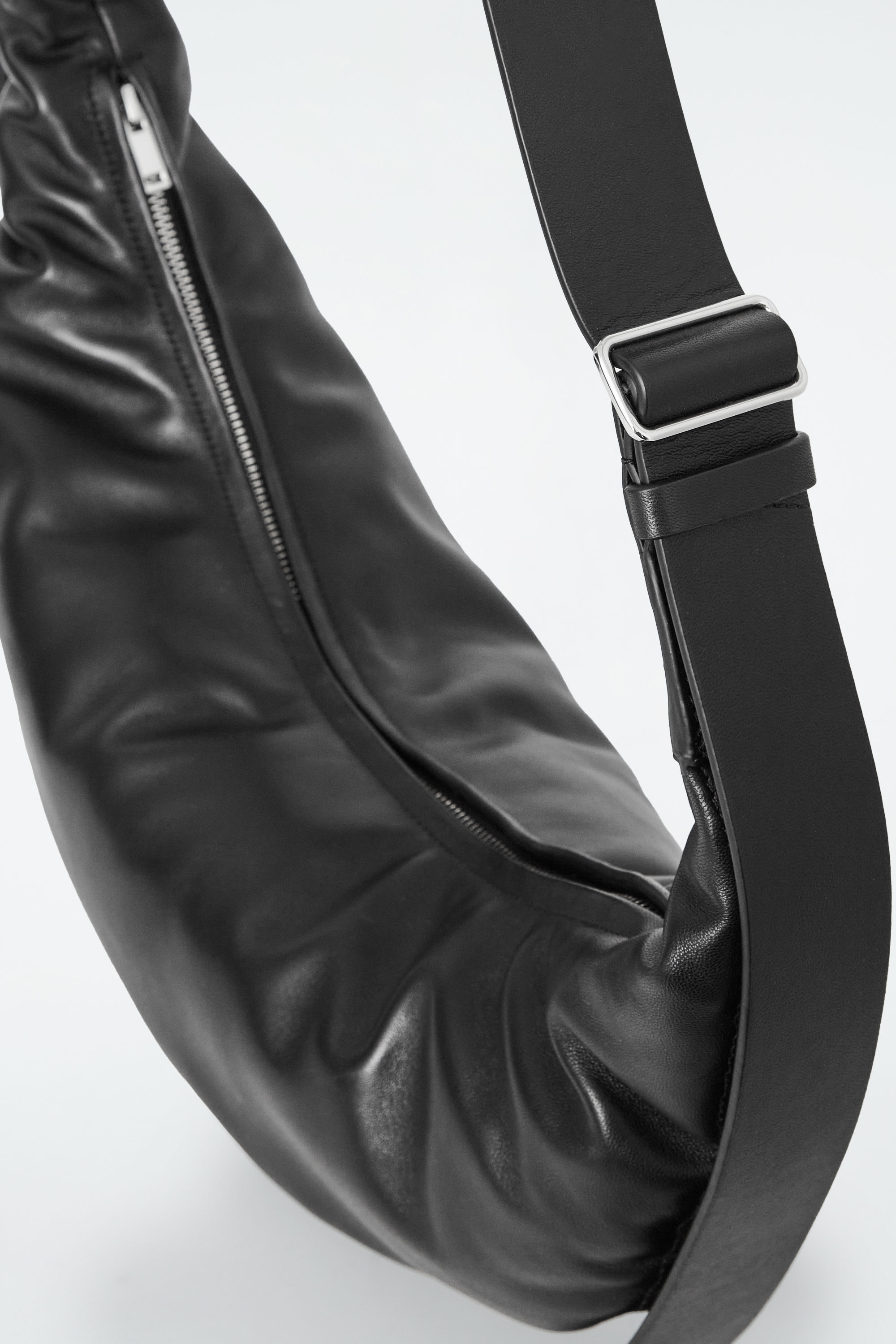CANOPY CROSSBODY - LEATHER - BLACK | COS DE
