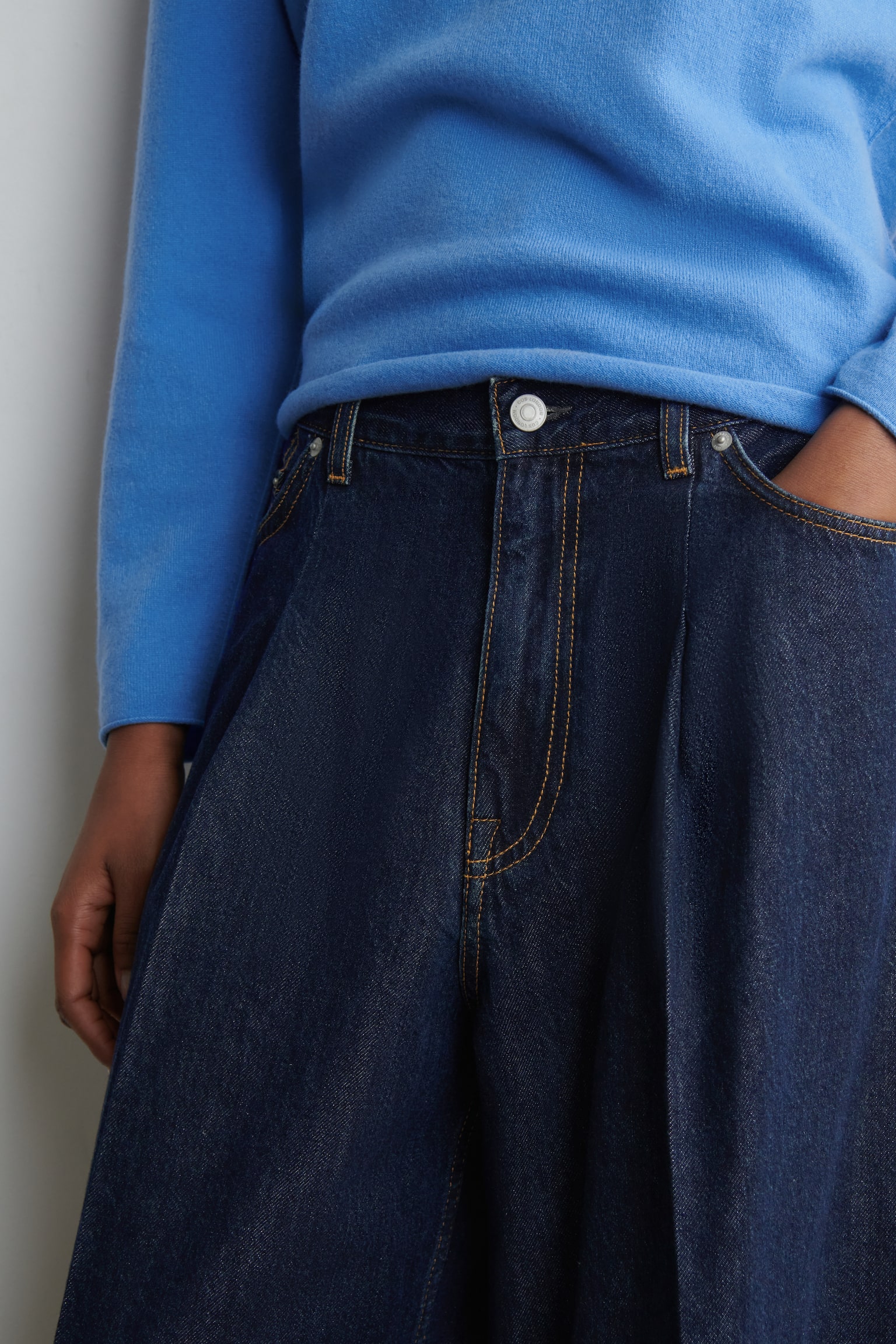 JEANS DE PERNA LARGA EM TONALIDADE DE CORDA - AZUL ESCURO/bege-claro - 5