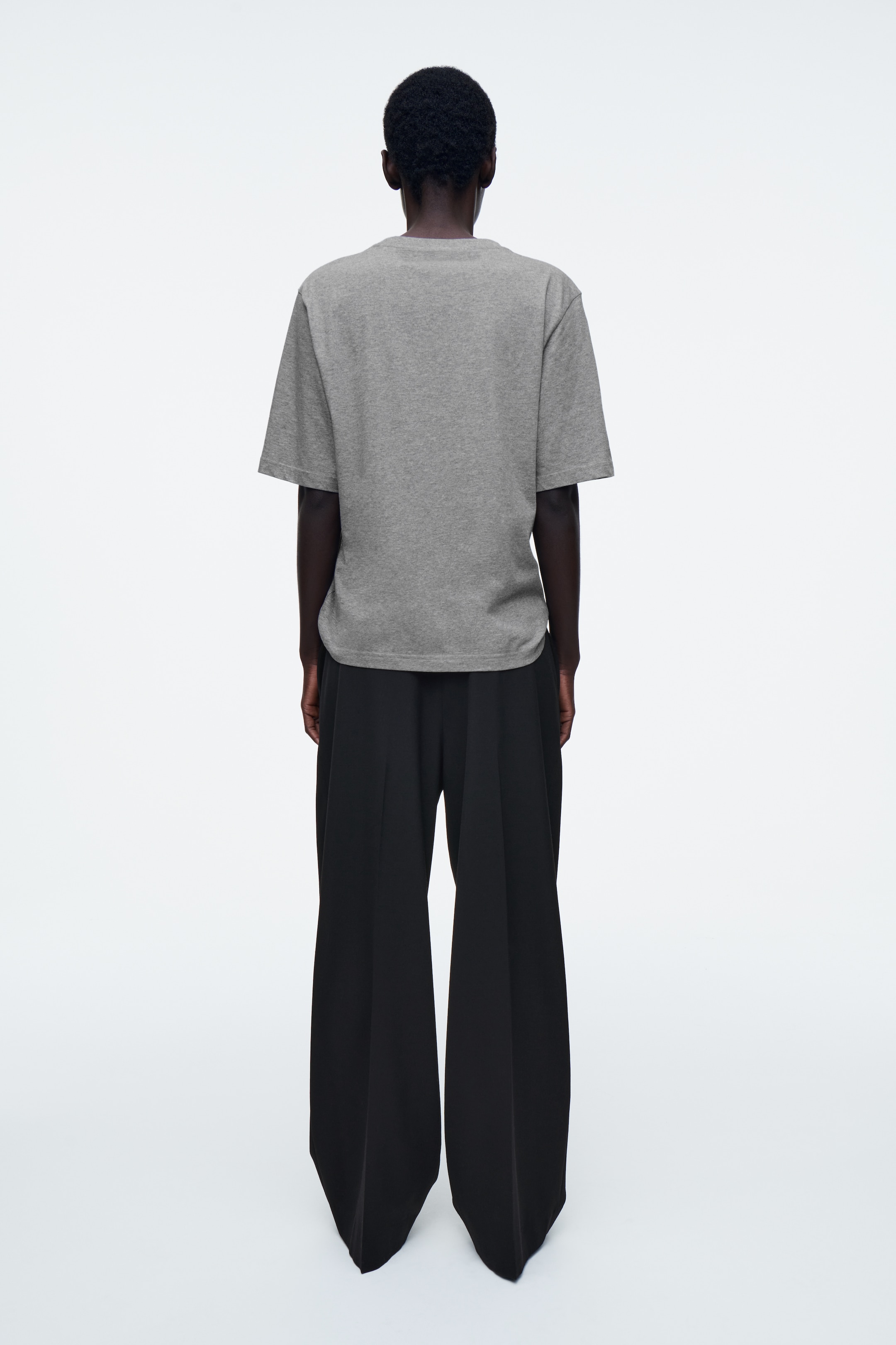 Se større billede: T-SHIRT I BOMULD – RELAXED - MELERET GRÅ - DAME | H&M DK 4