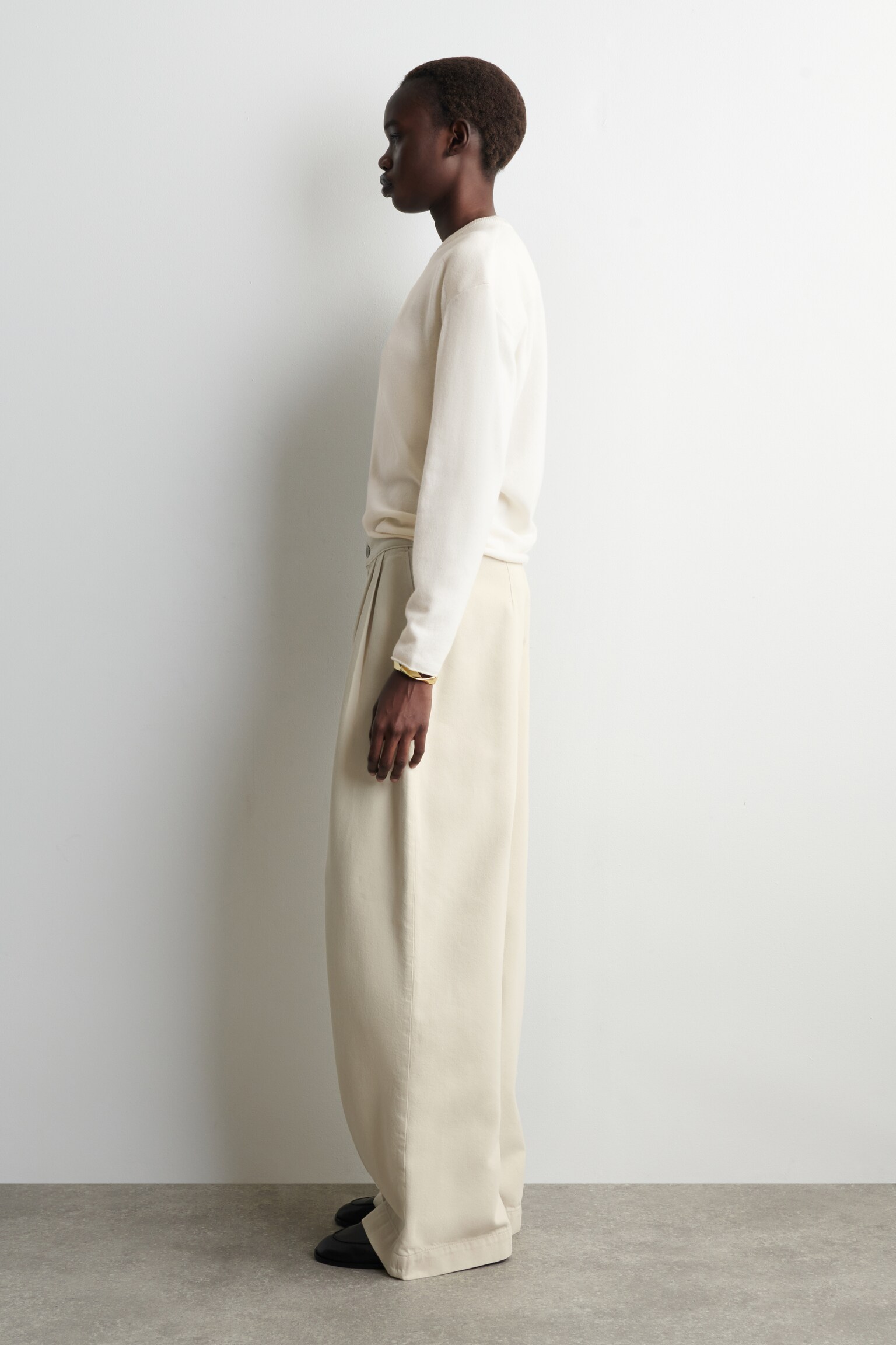 PLEATED WIDE-LEG DENIM TROUSERS - CREAM - 4