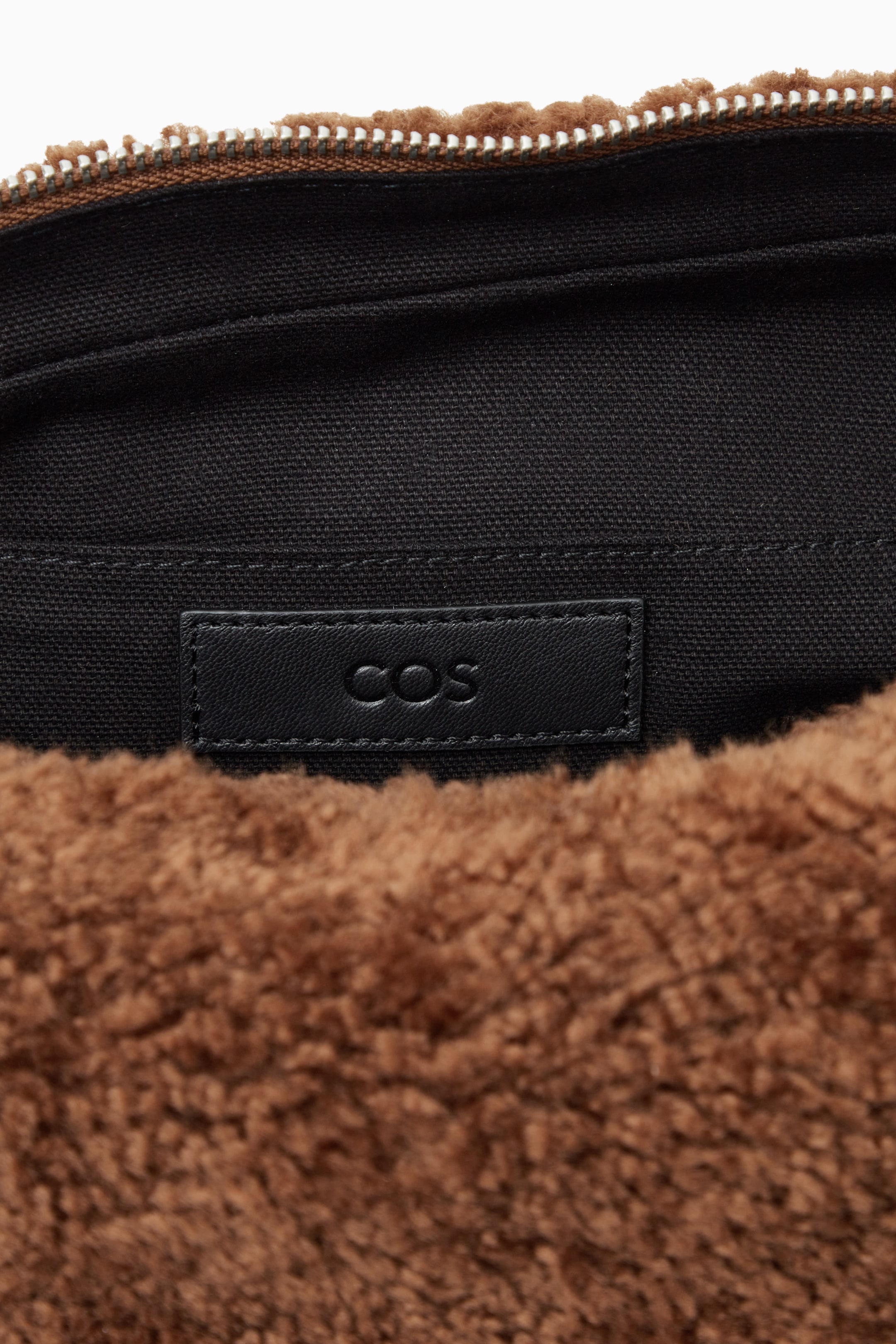 View larger image: SLOUCHY CROSSBODY - SHEARLING - BROWN - Men | H&M GB 5