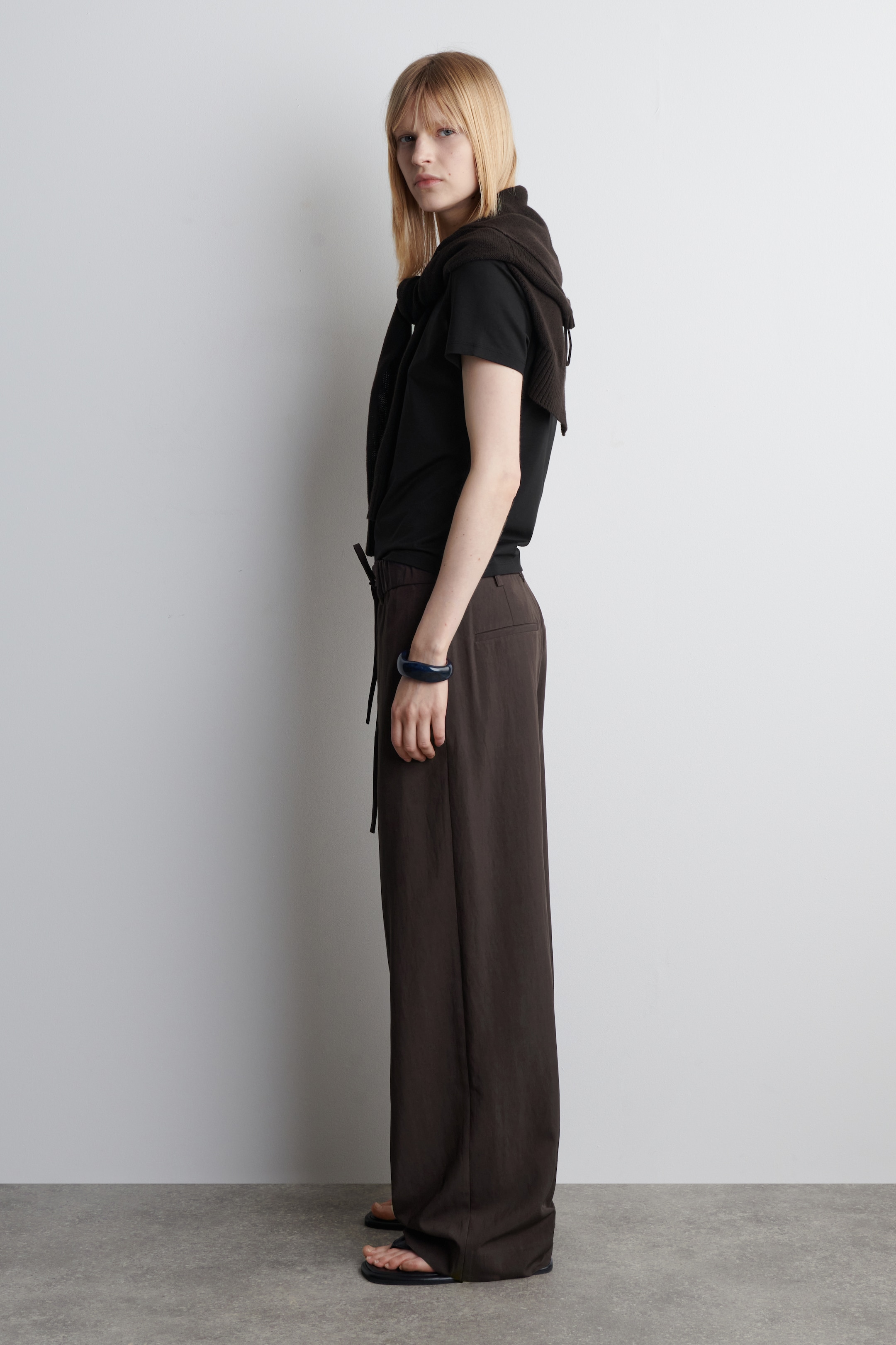 View larger image: FLUID DRAWSTRING TROUSERS - BROWN - Ladies | H&M GB 2