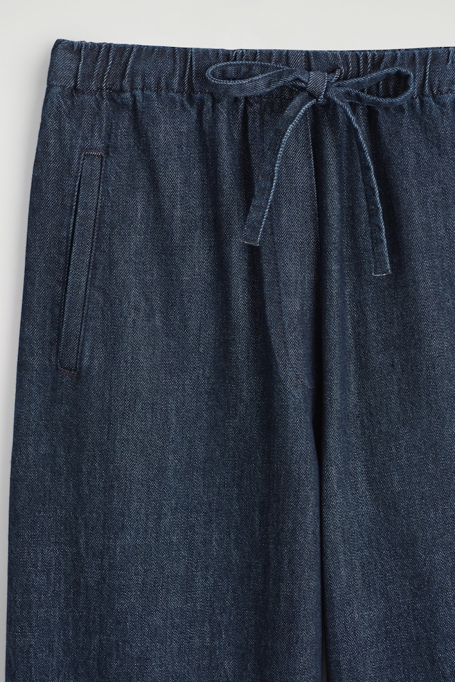 CROPPED DENIM WIDE-LEG TROUSERS — DARK BLUE