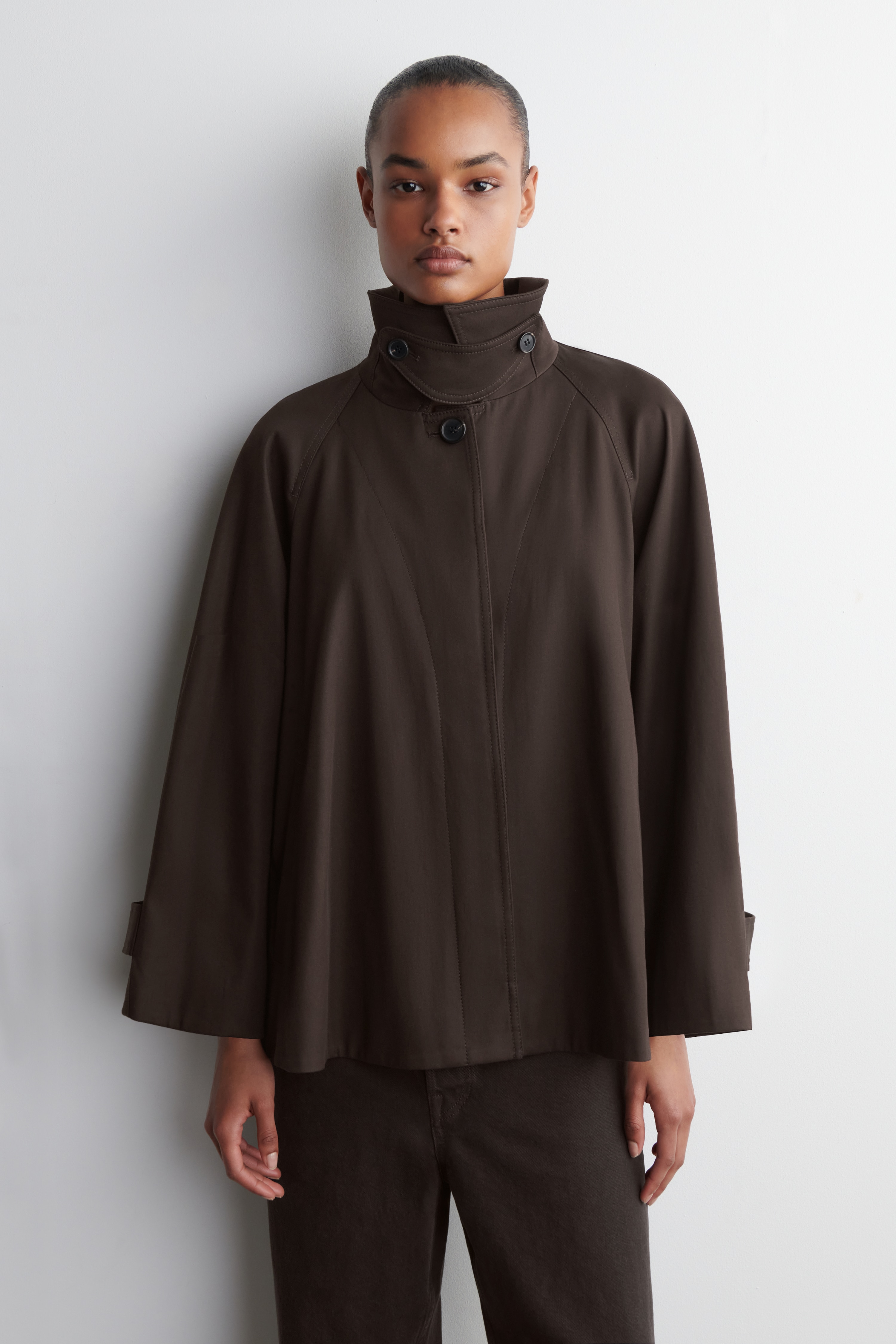 Trenchcoat i A-silhuett - BRUN