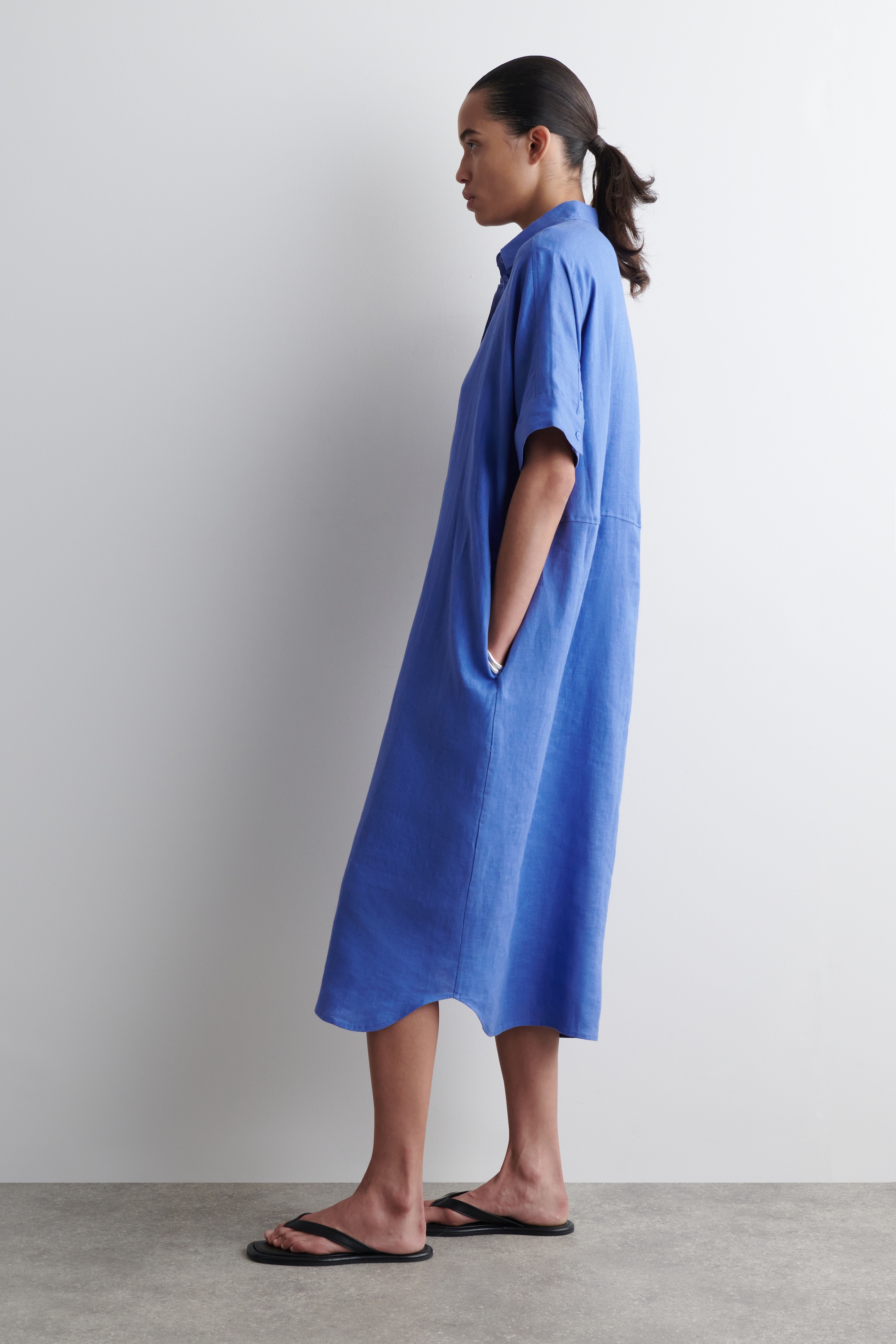 Größeres Bild anzeigen: HEMDKLEID AUS LEINEN IN MIDILÄNGE - Blau - Ladies | H&M AT 3