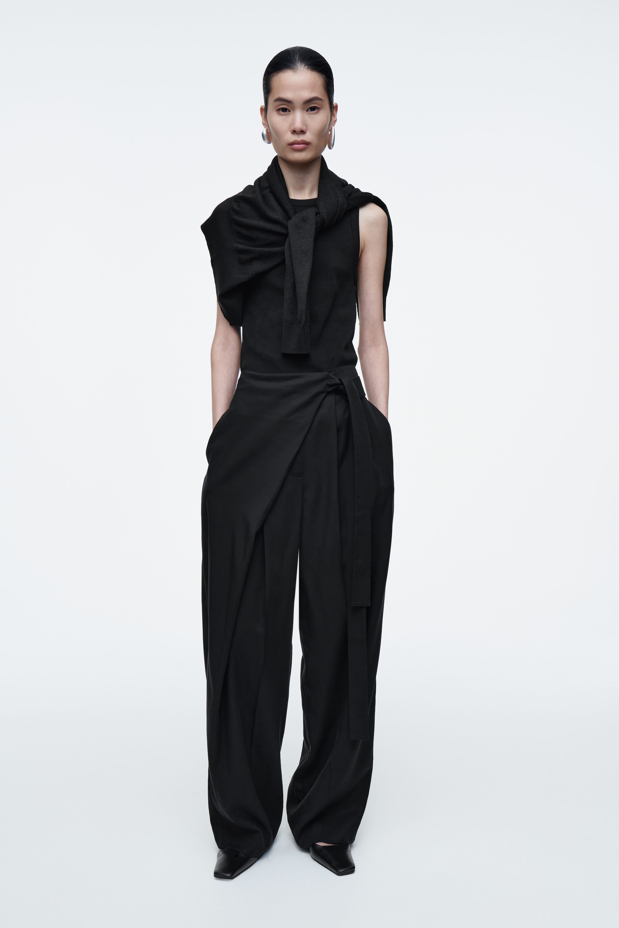 PANTALONES FLUIDOS CON FRONTAL CRUZADO