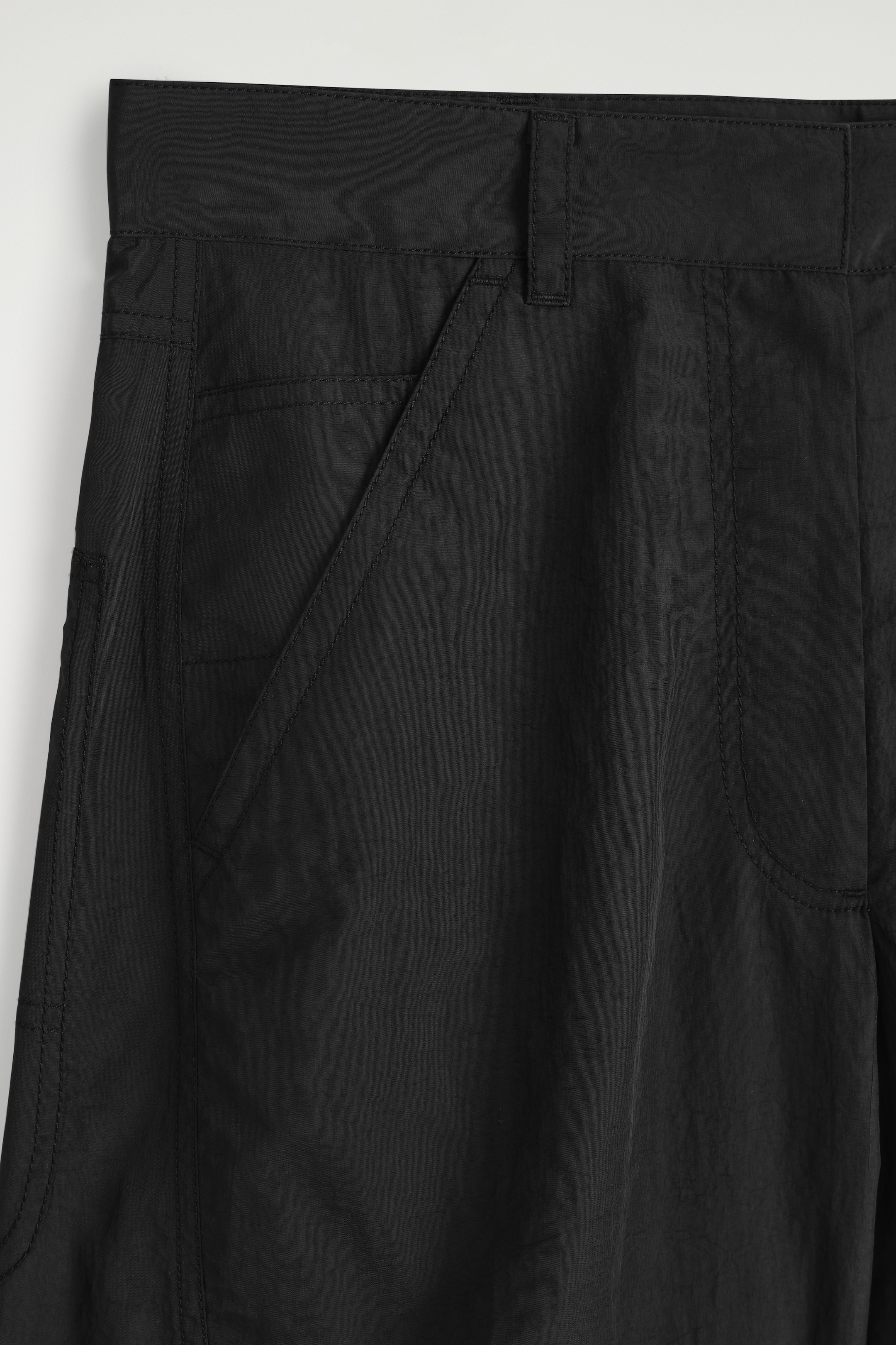 Grotere afbeelding bekijken: NYLON BROEK MET TROMPETPANTALON - ZWART - DAMES | H&M NL 7