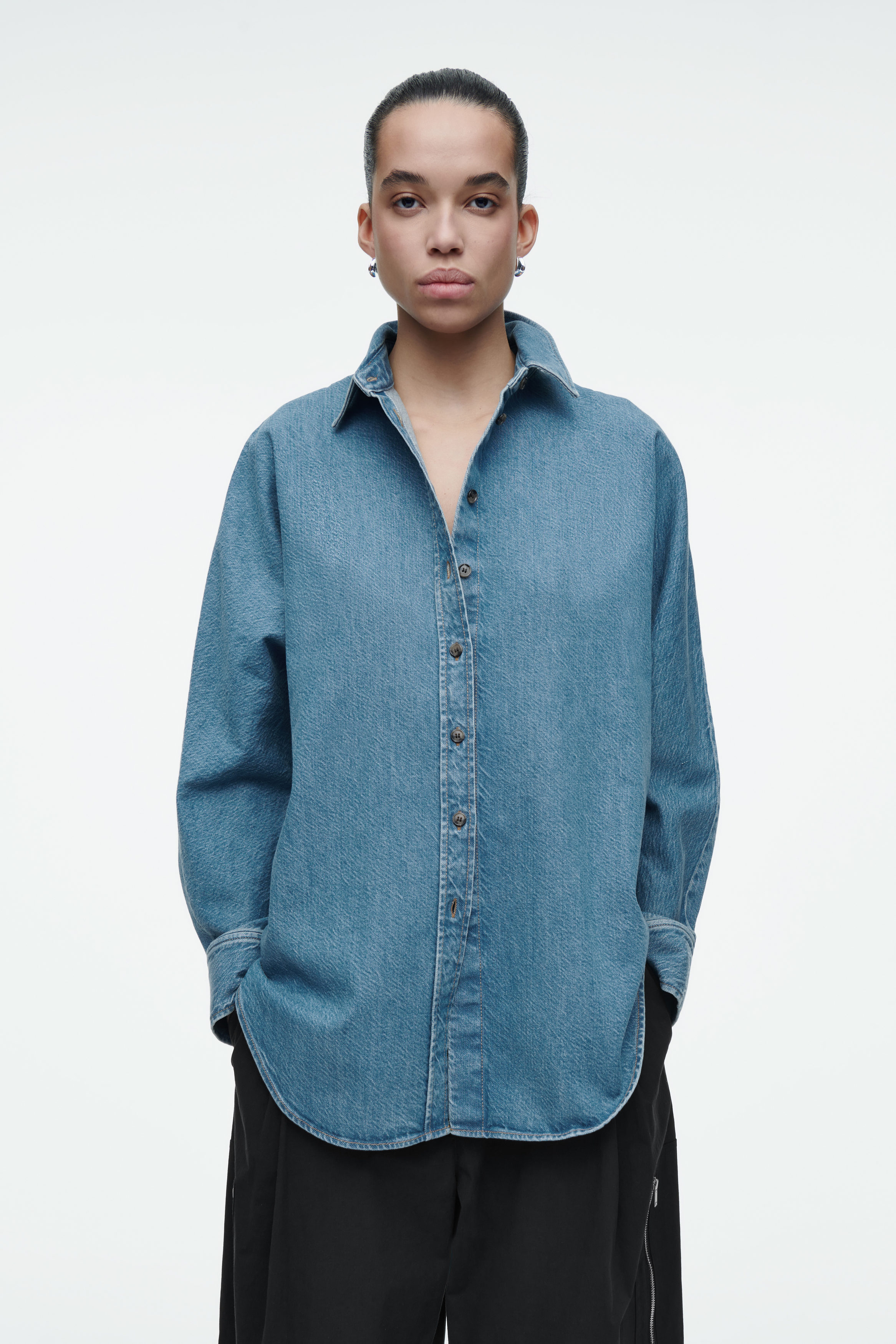 Tシャツ・カットソー LMC OVERSIZED DENIM SHIRT vintage blue 0LM45SSH401VBL Mid Blue Vintage Blue Denim Oversized Shirt | GANNI US