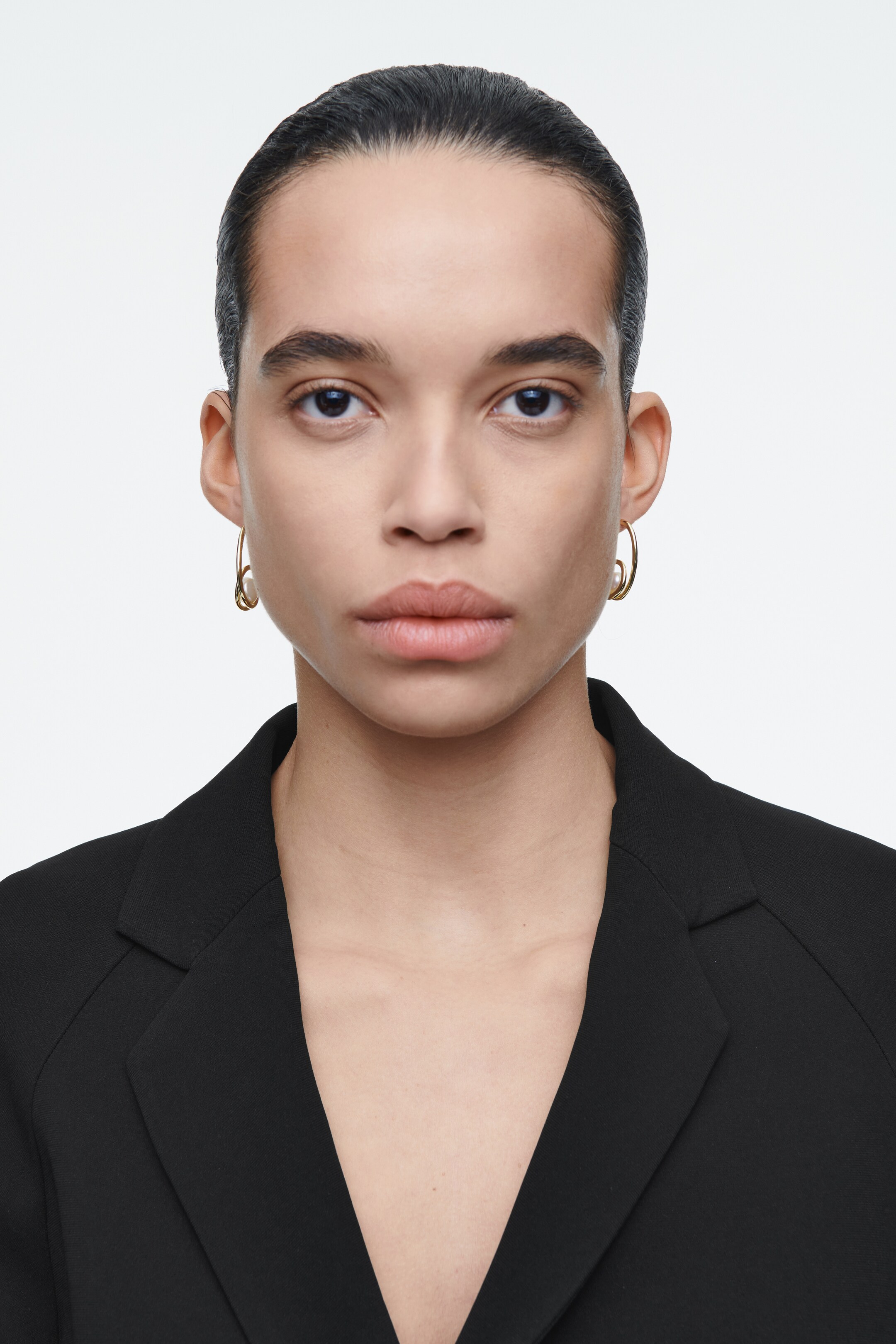 View larger image: MISMATCHED COILED PEARL HOOP EARRINGS - GOLD - Ladies | H&M GB 1