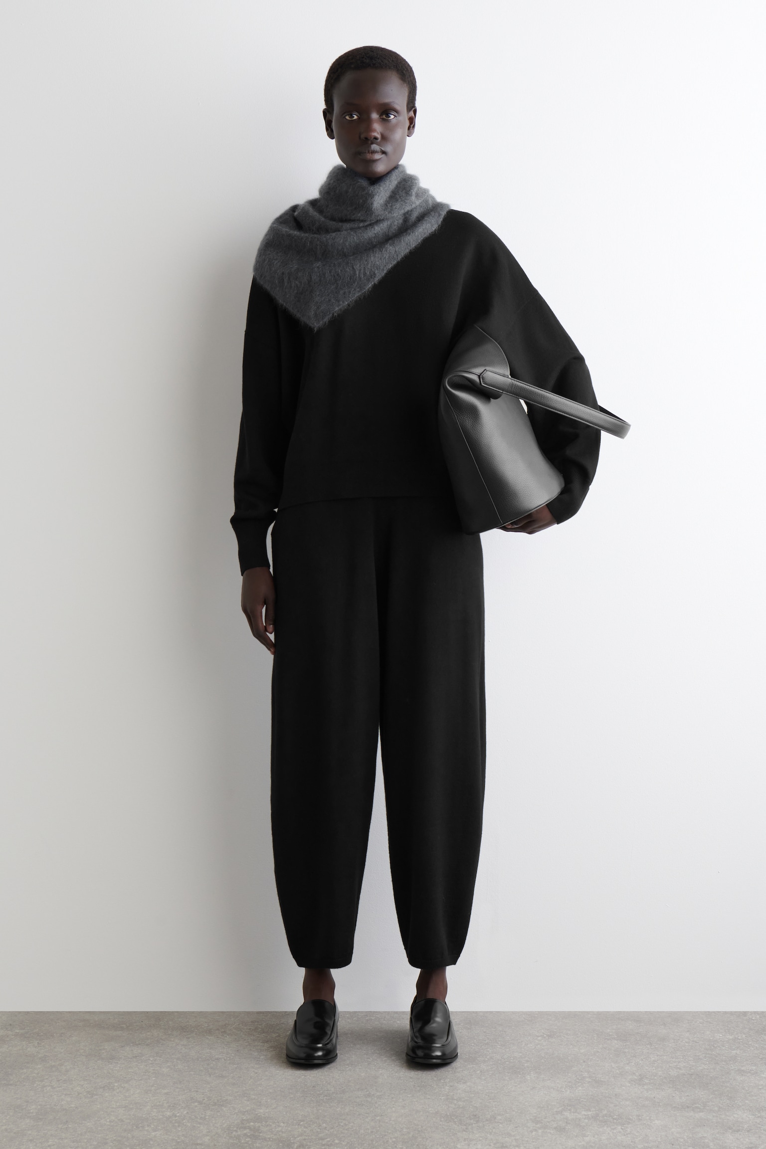 PANTALONES DE LANA MERINO BARREL FIT - NEGRO/MARRÓN JASPEADO