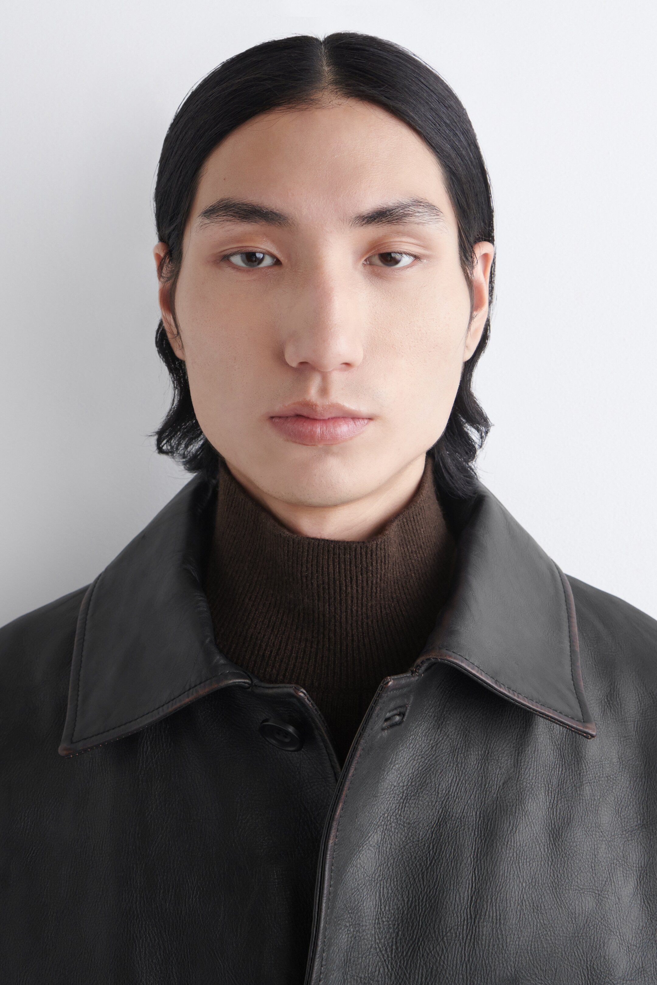 Größeres Bild anzeigen: STRICKWESTE AUS WOLL-YAK-MIX MIT KRAGEN - DUNKELBRAUN - Men | H&M AT 1