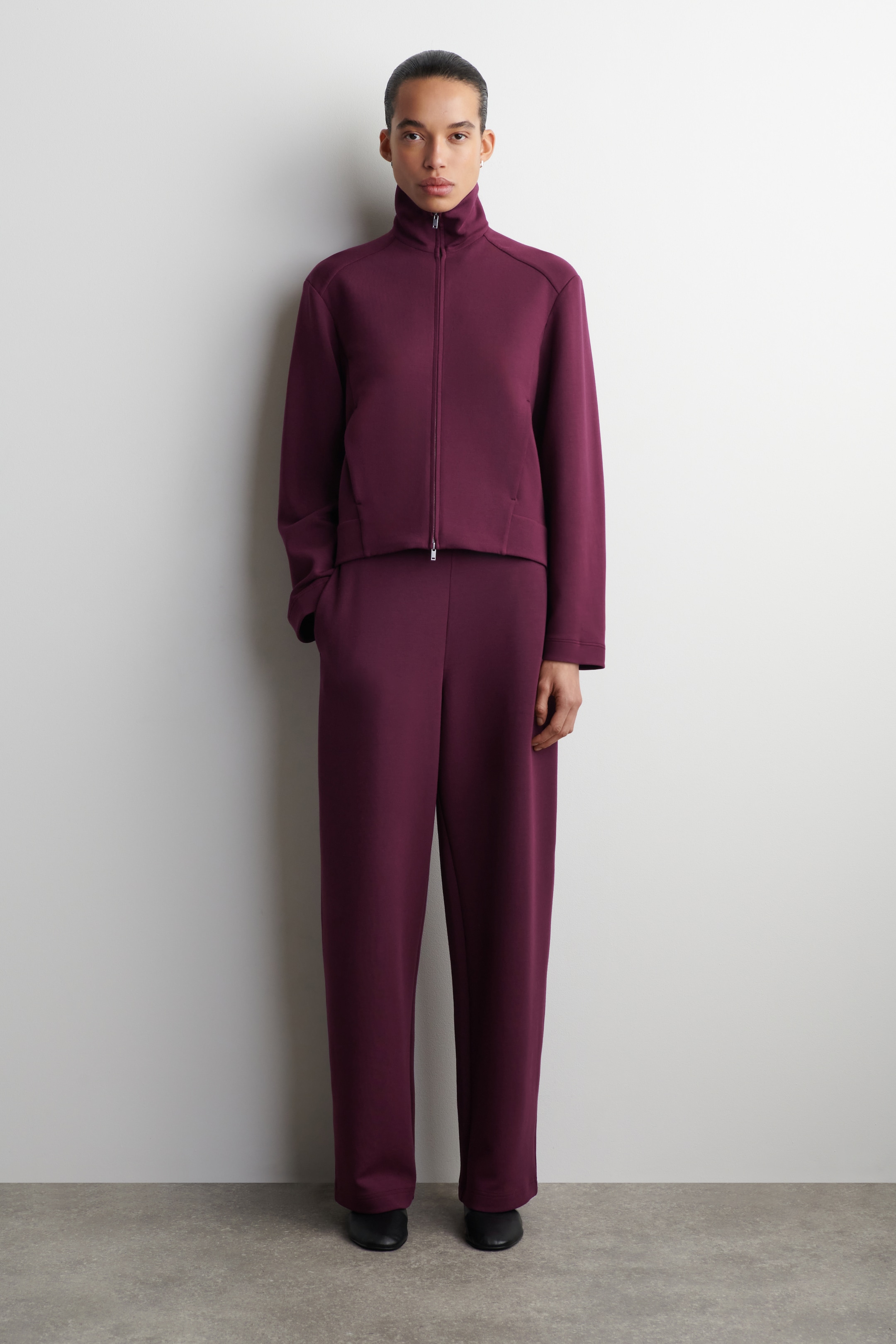 Visualizza immagine più grande: JOGGERS CON TAGLIO BARREL IN SCUBA - BORDEAUX - DONNA | H&M IT 1