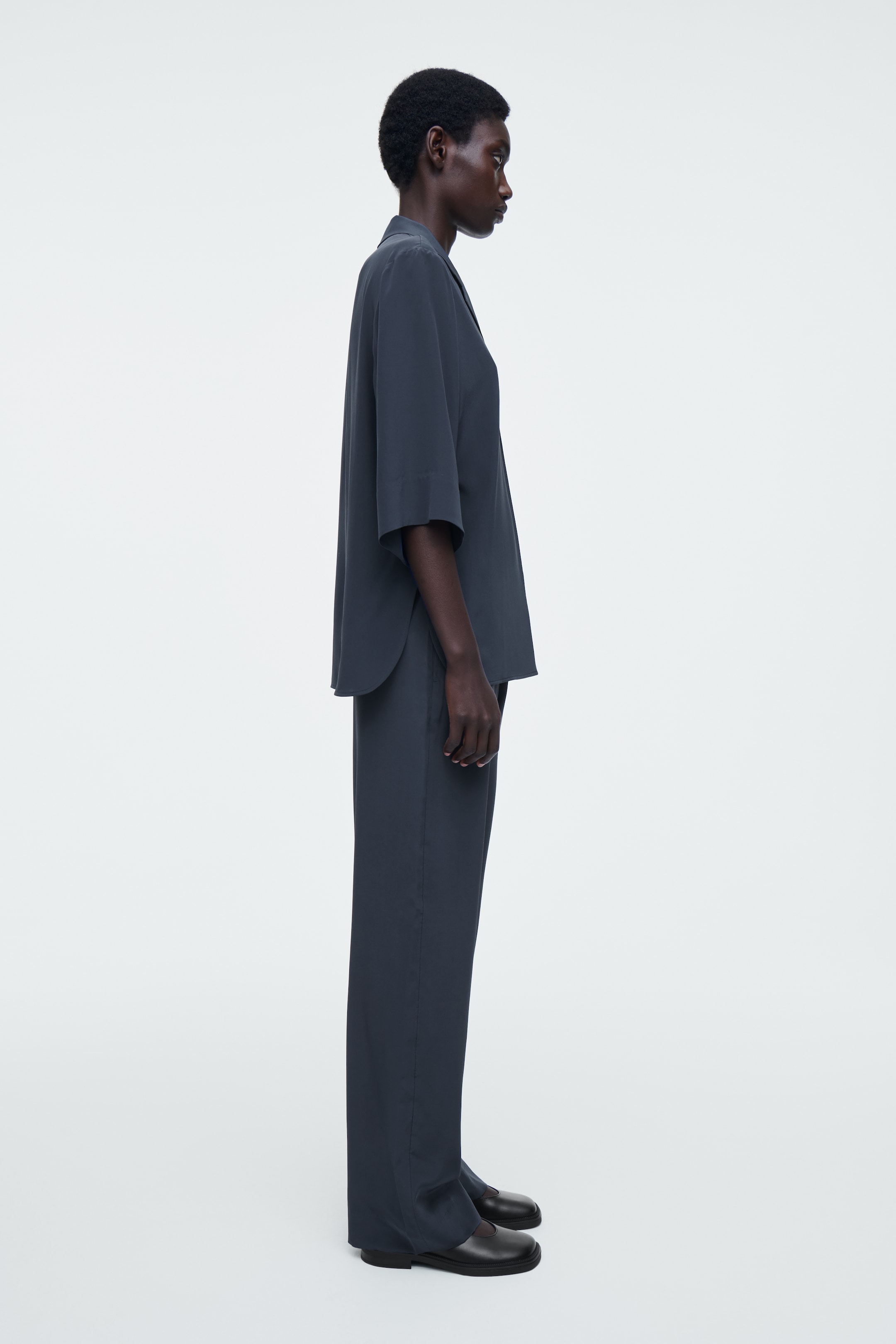 Grösseres Bild ansehen: MARKANTE MARY JANES AUS LEDER MIT SCHNÜRSENKELN - SCHWARZ - DAMEN | H&M CH 2