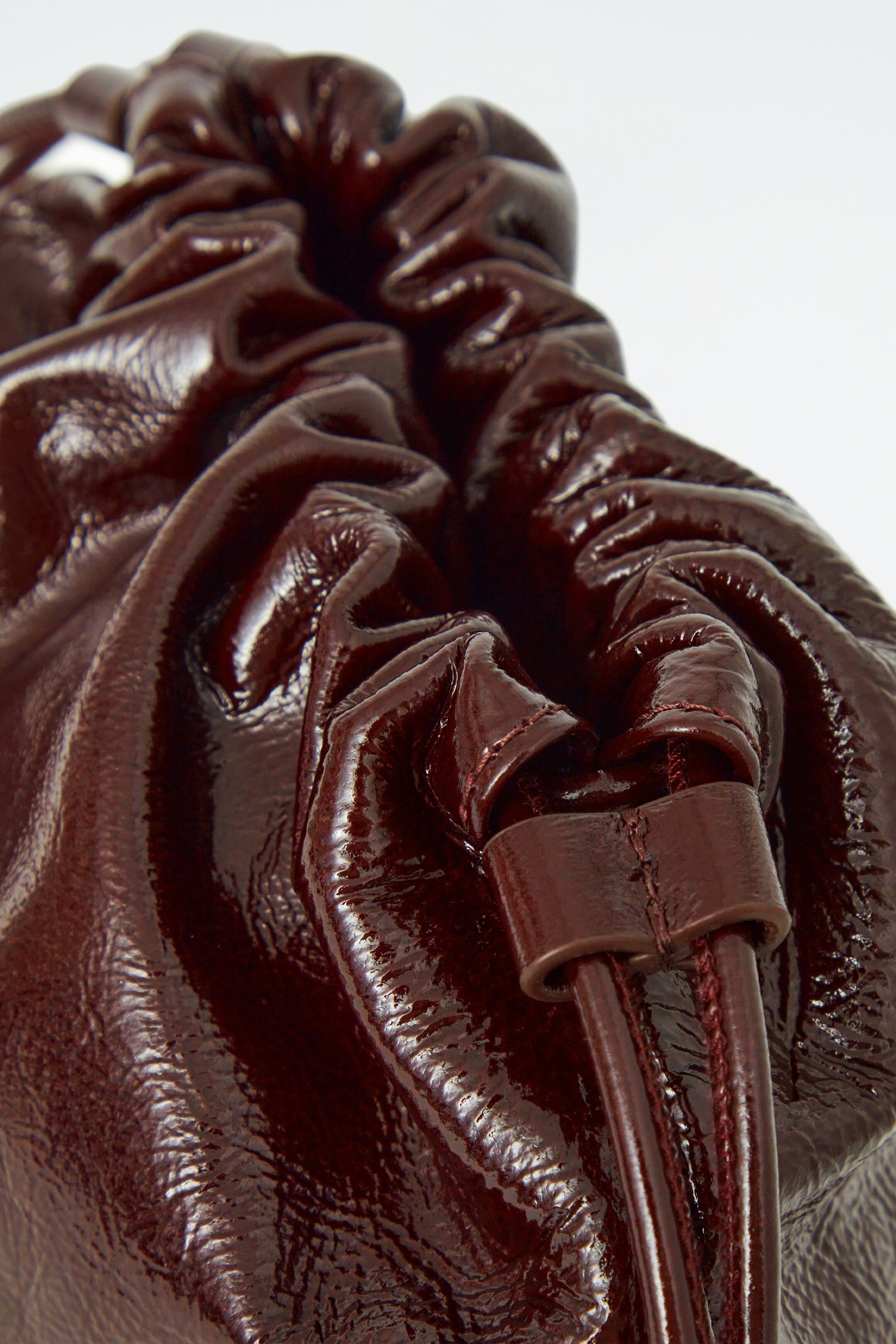 Visualizza immagine più grande: POCHETTE CAVATELLI MINI IN PELLE - BORDEAUX - DONNA | H&M IT 5
