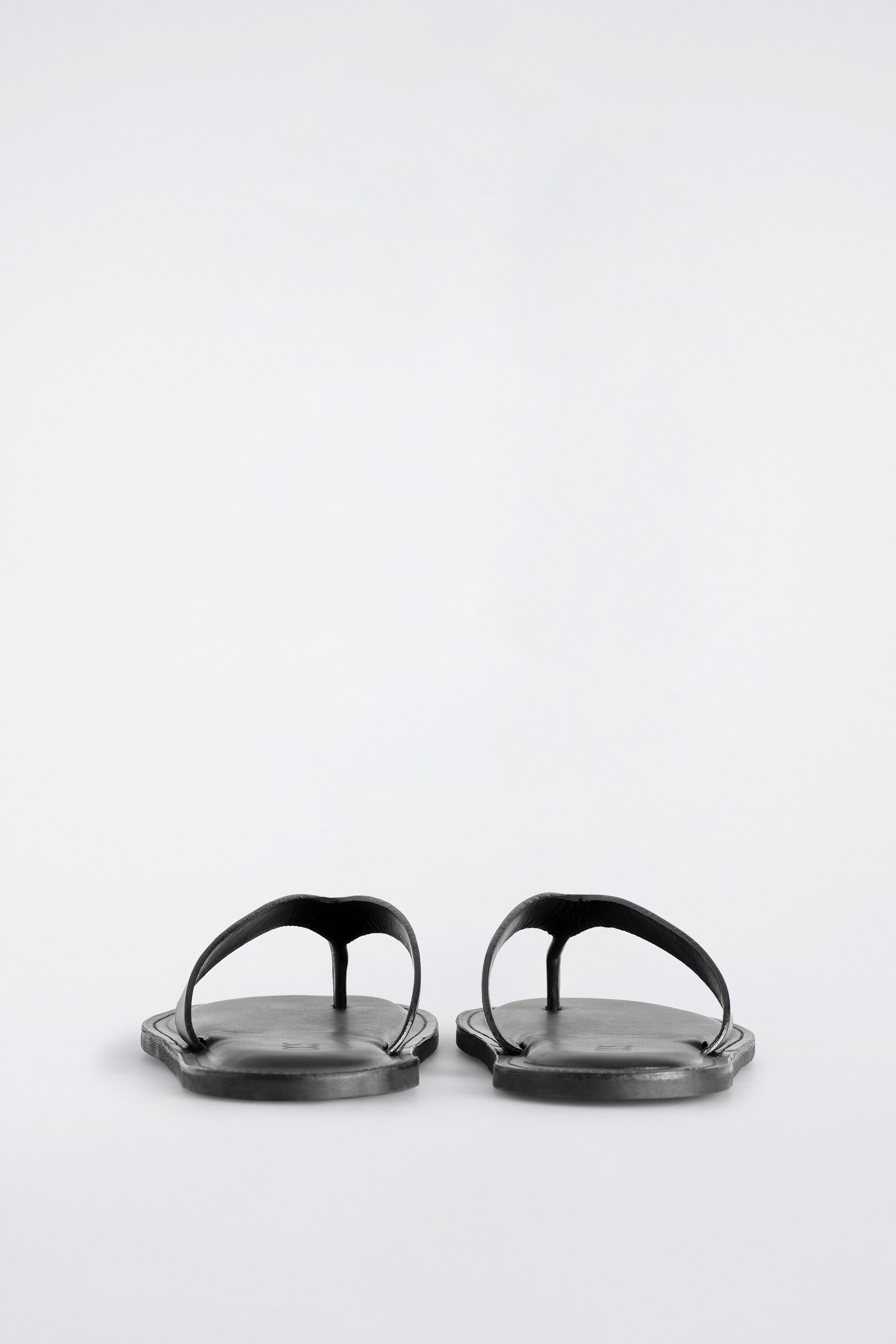 LEATHER FLIP FLOPS - BLACK | COS US