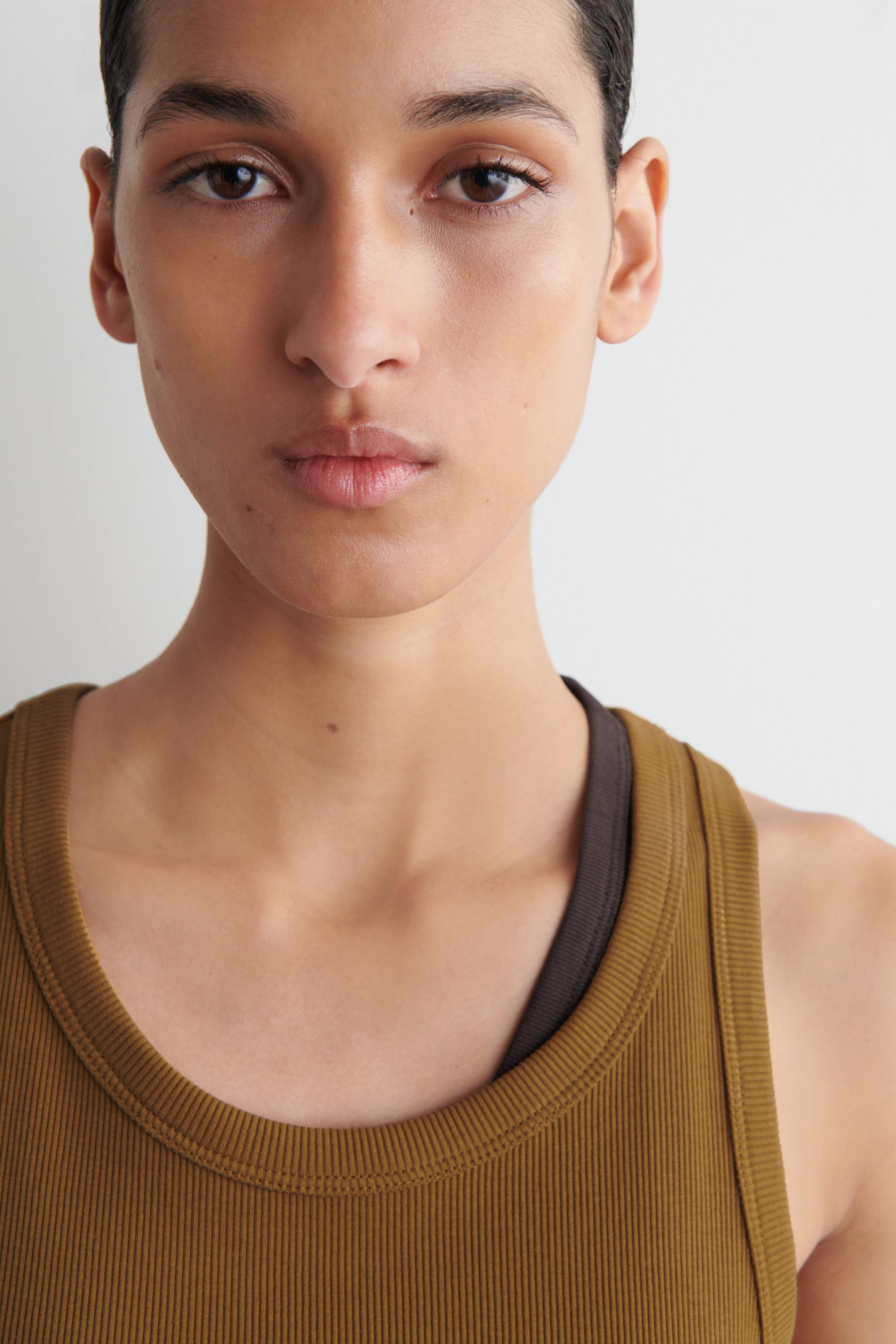 VESTIDO DE TUBO DE CANALÉ