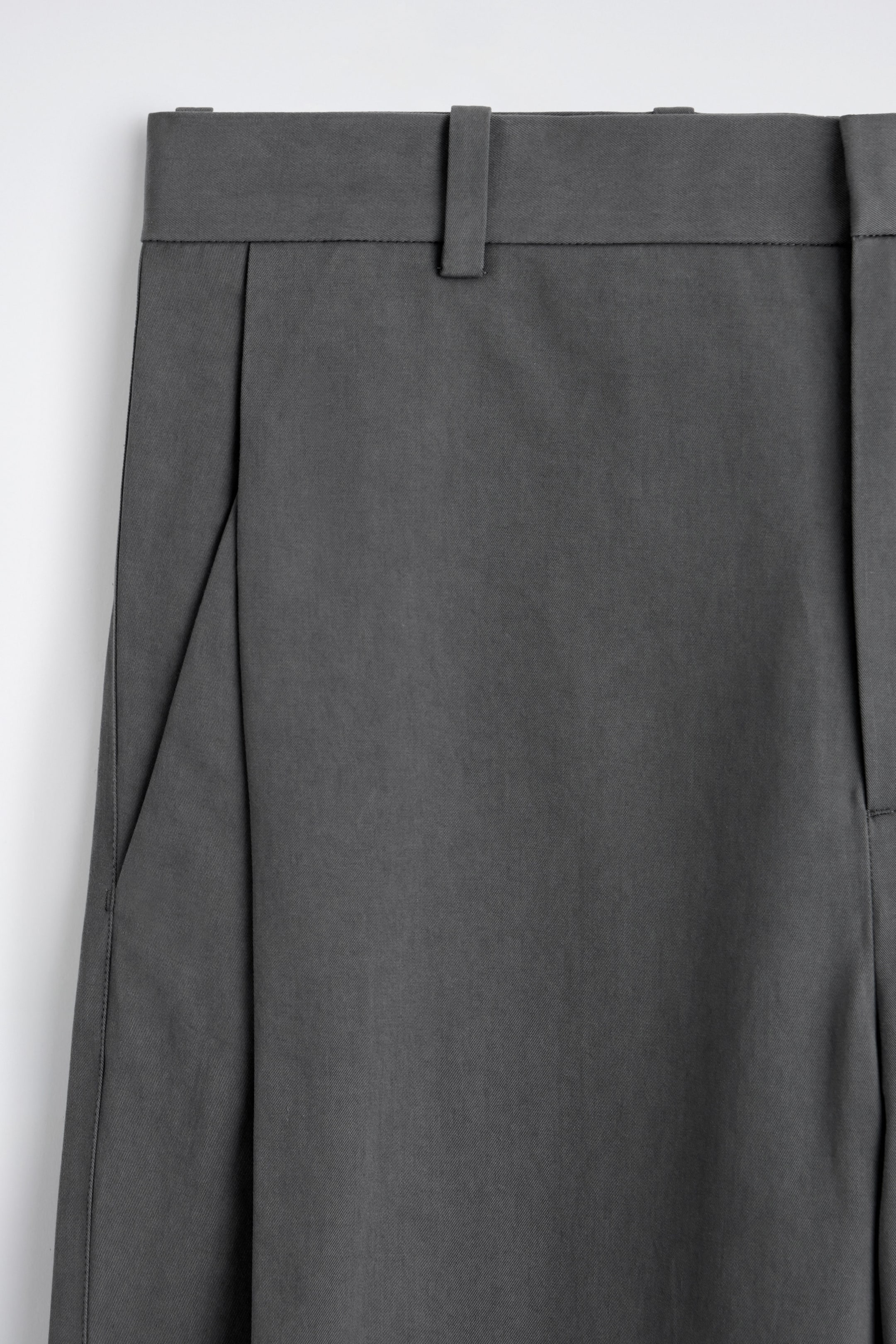 WIDE-LEG PLEATED COTTON TROUSERS