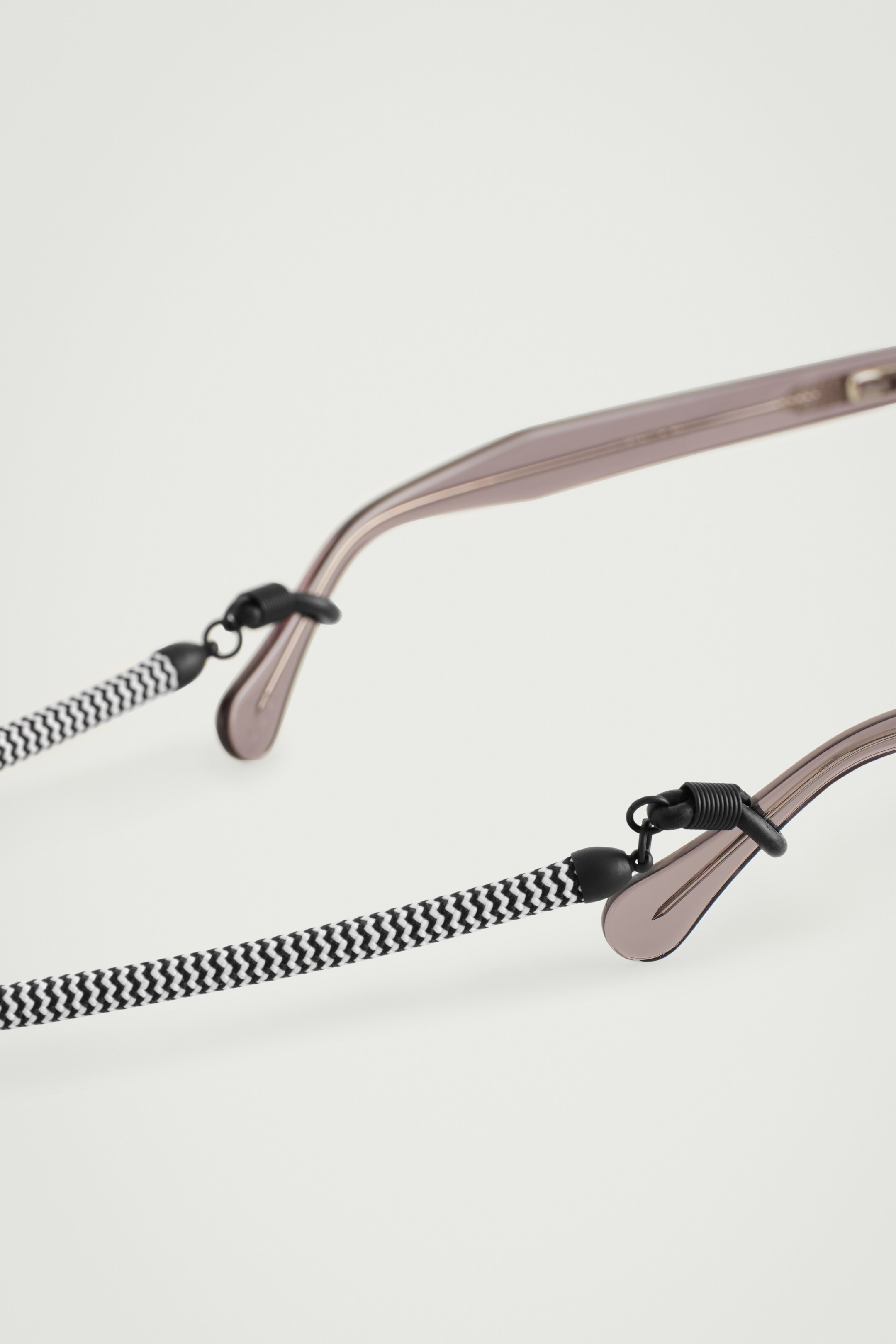 View larger image: SUNGLASSES STRAP - BLACK / WHITE / STRIPED - Men | H&M GB 3