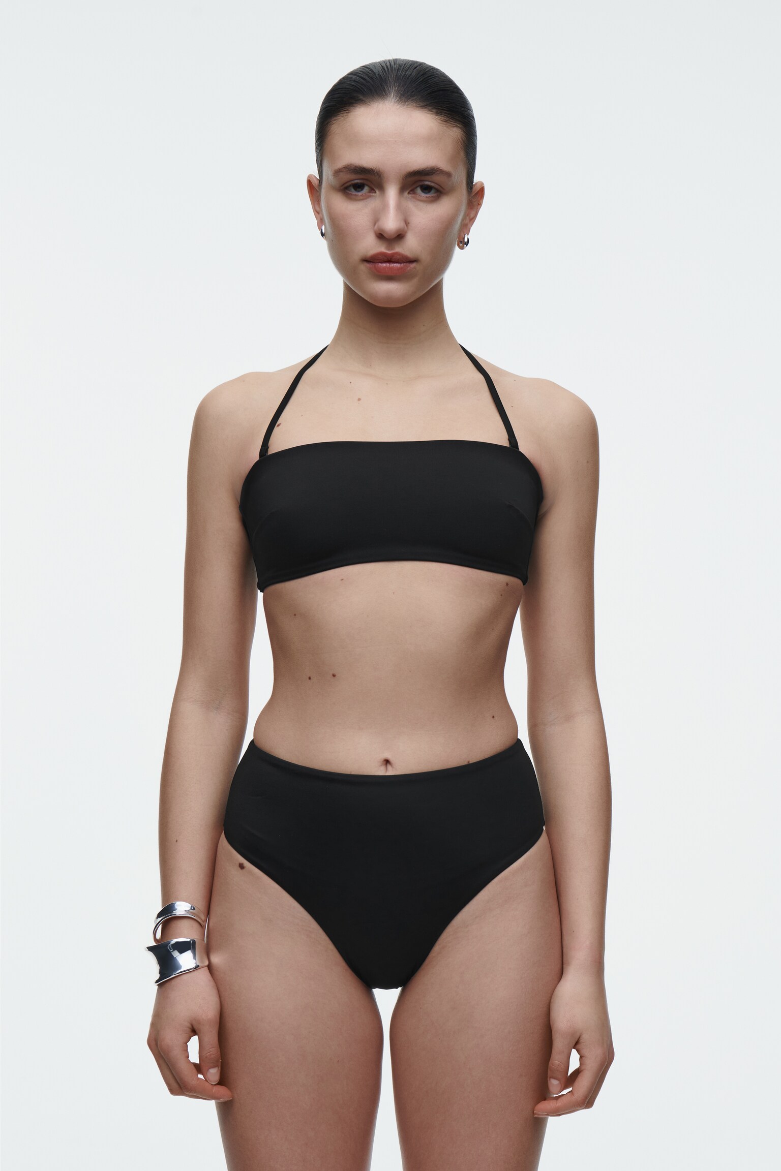 TOP DE BIKINI ESTILO BANDEAU - NEGRO - 5