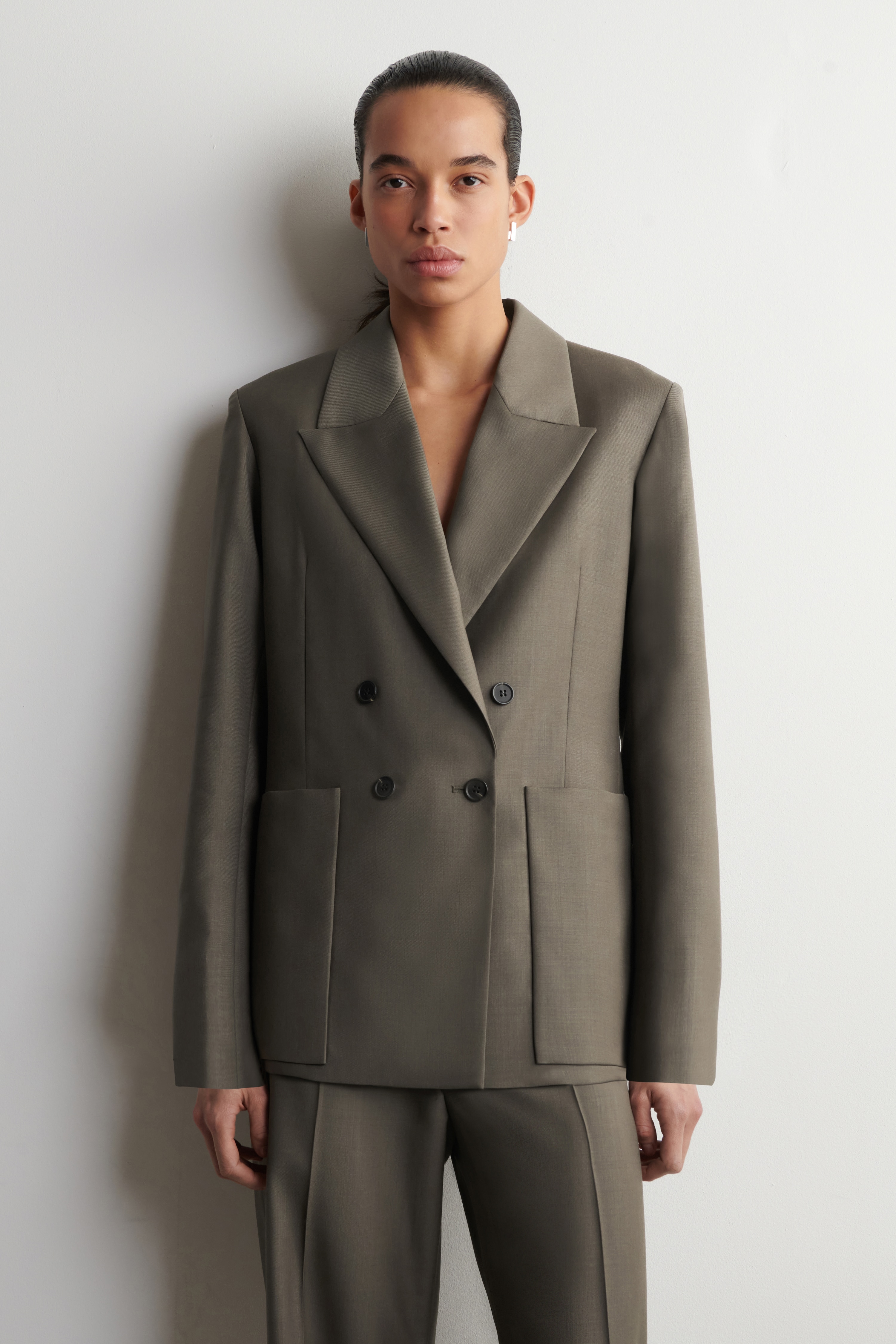 Dobbeltspendt blazer i ull-twill - Taupe