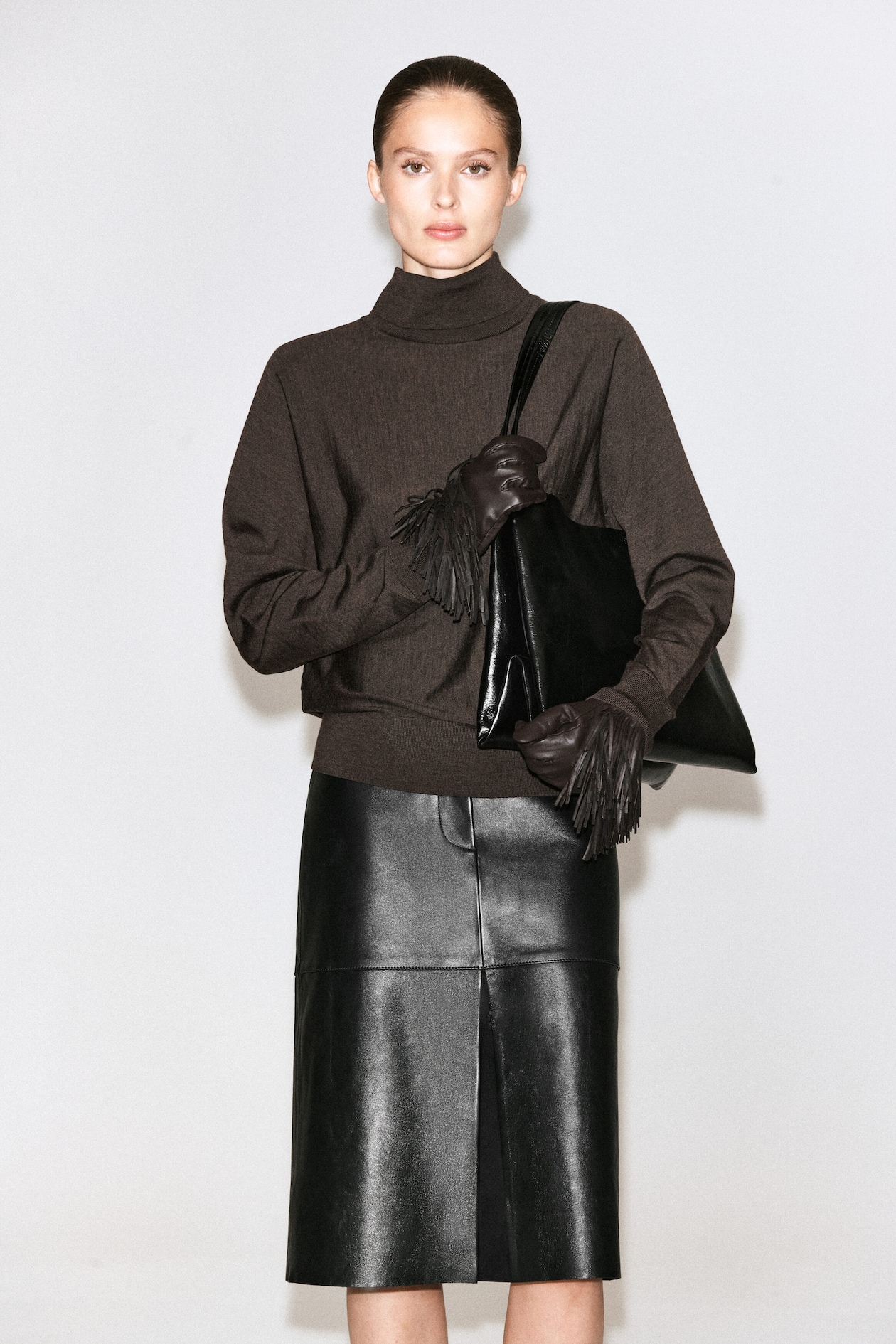 WOOL-LINED FRINGED LEATHER GLOVES — MAHOGANY