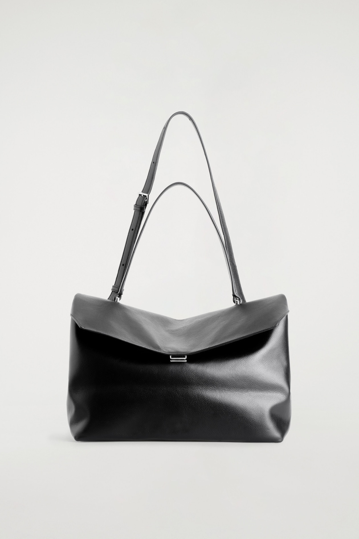 TRULLO FLAP BAG - LEATHER — BLACK