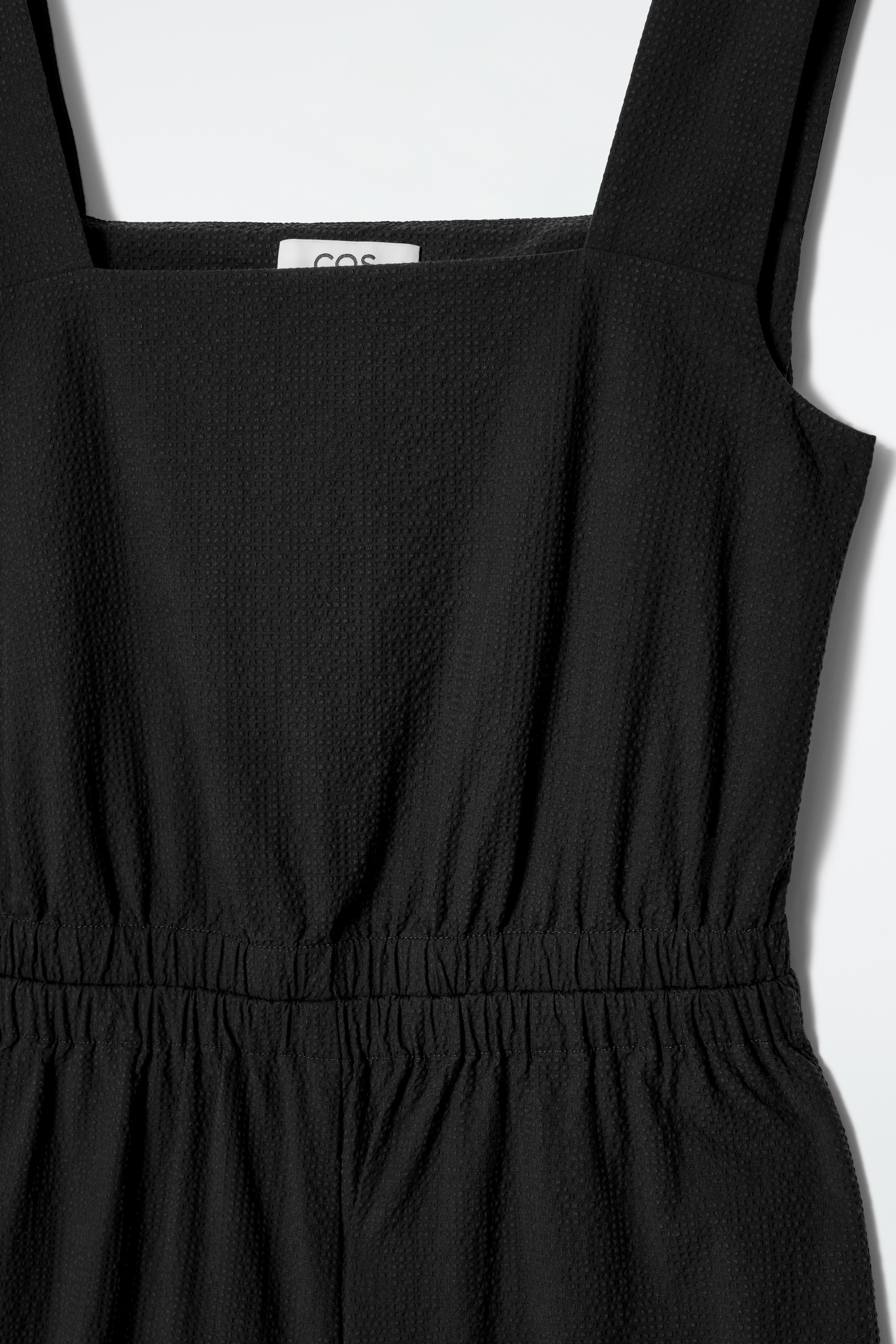 Visa större bild: JUMPSUIT I SEERSUCKER MED VIDA BEN & ÖPPEN RYGG - SVART - DAM | H&M SE 7