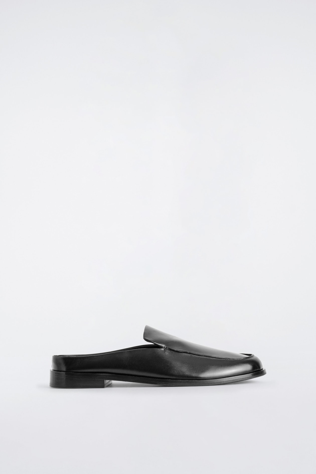 LEATHER MULE LOAFERS