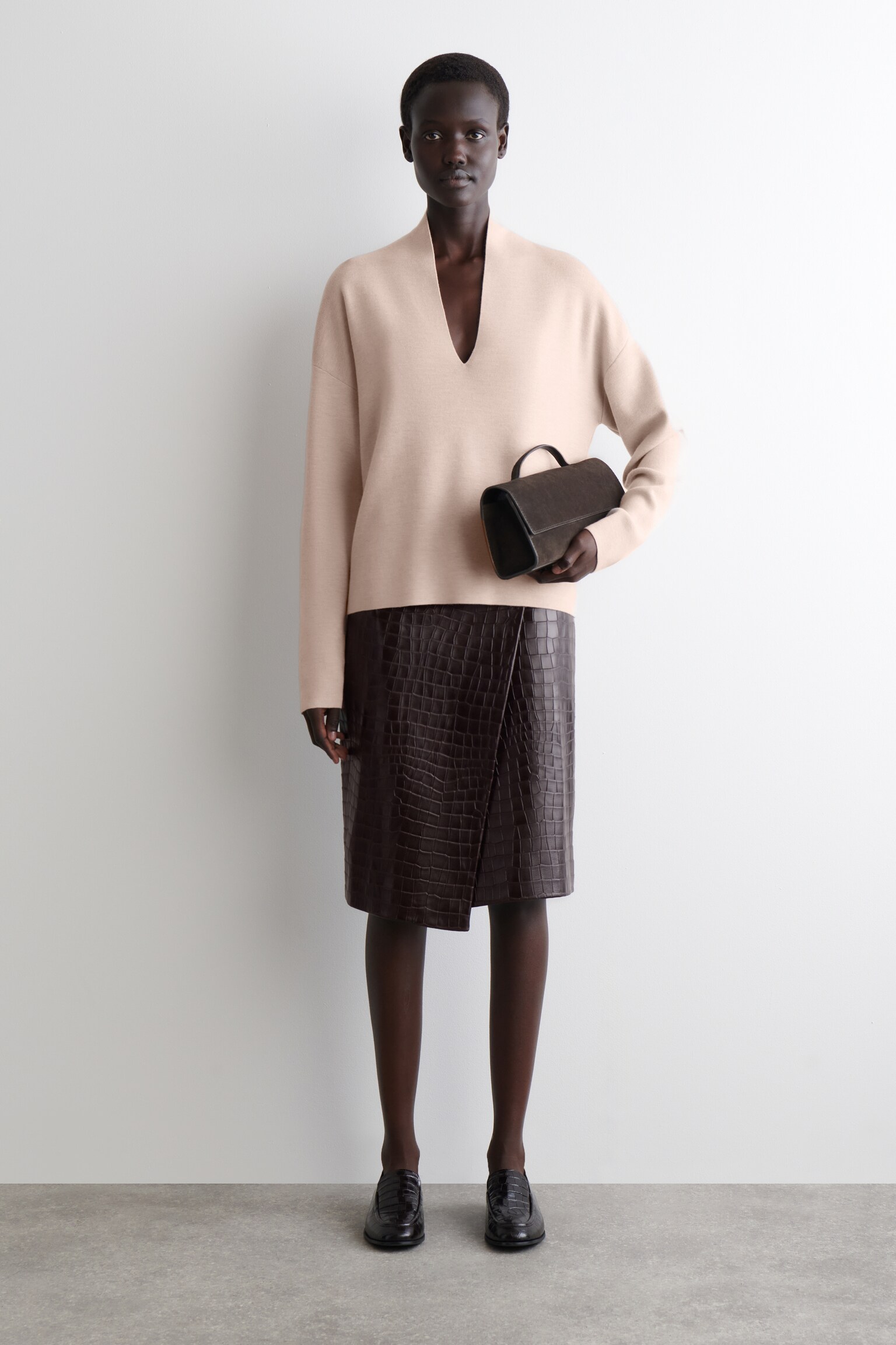 PULL À COL EN V DRAPÉ EN LAINE MÉRINOS - BEIGE CHINÉ/TAUPE CHINÉ/NOIR - 3