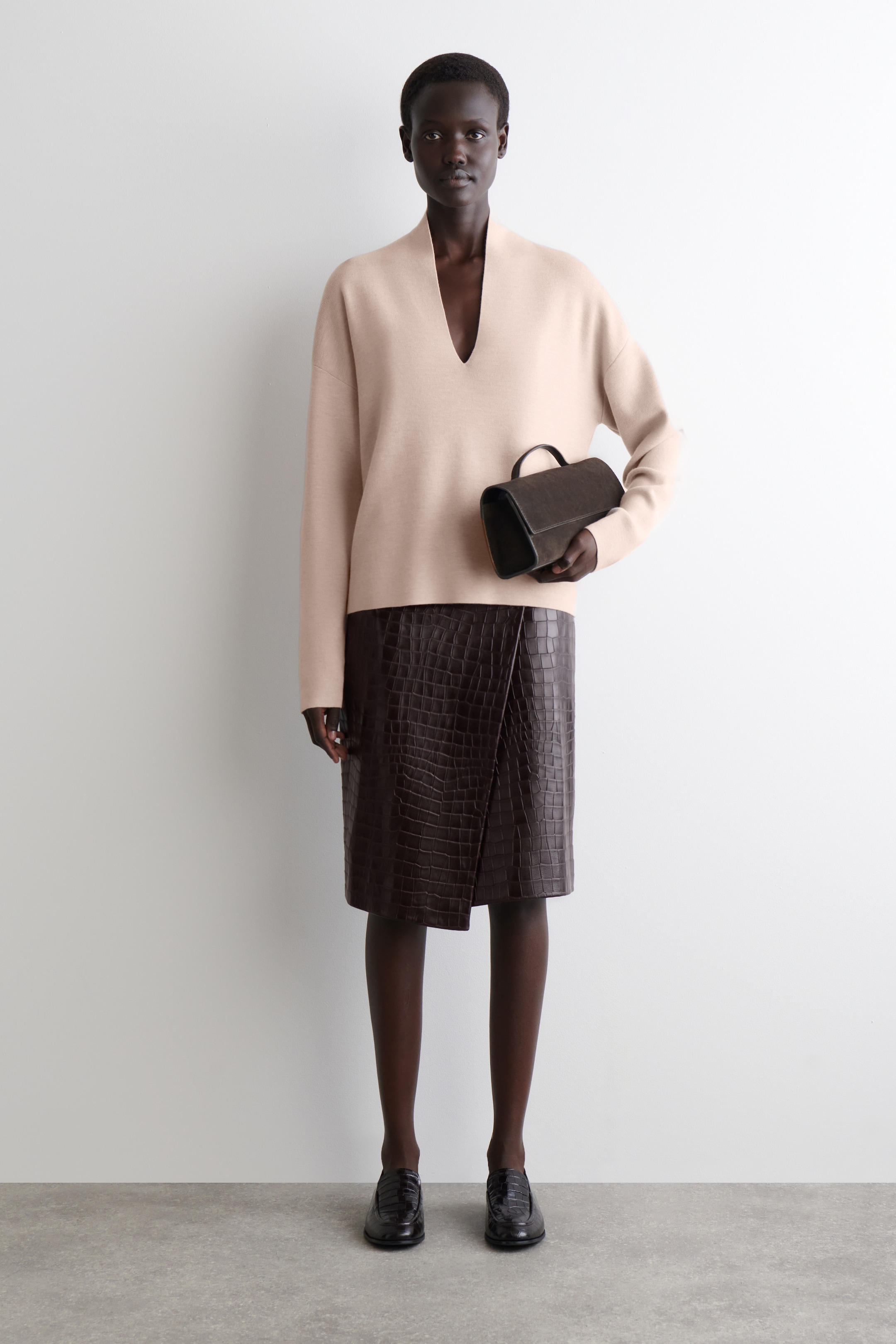 Grösseres Bild ansehen: PULLOVER AUS MERINOWOLLE MIT V-AUSSCHNITT - BEIGE MELIERT - DAMEN | H&M CH 2