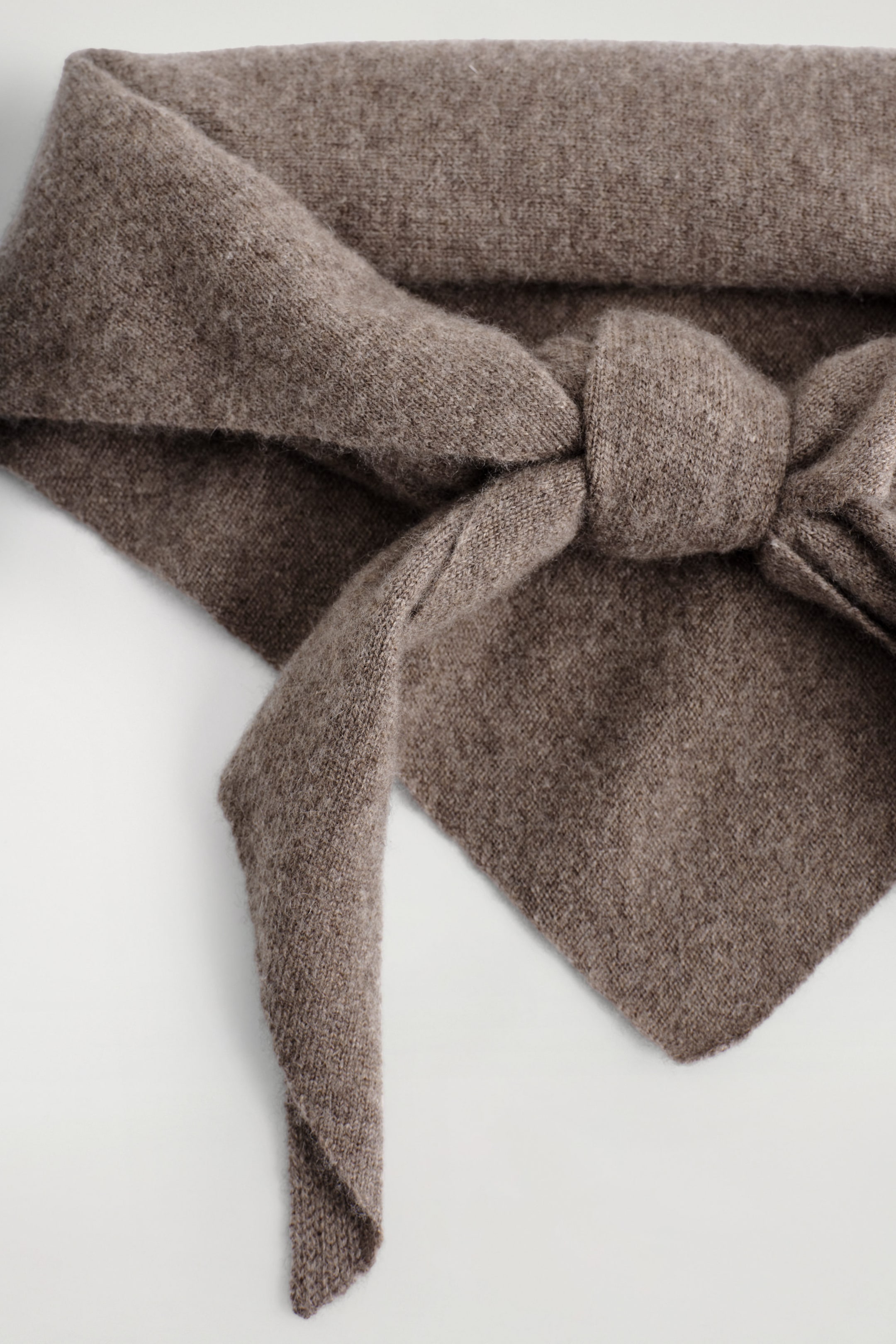 CASHMERE TRIANGLE SCARF
