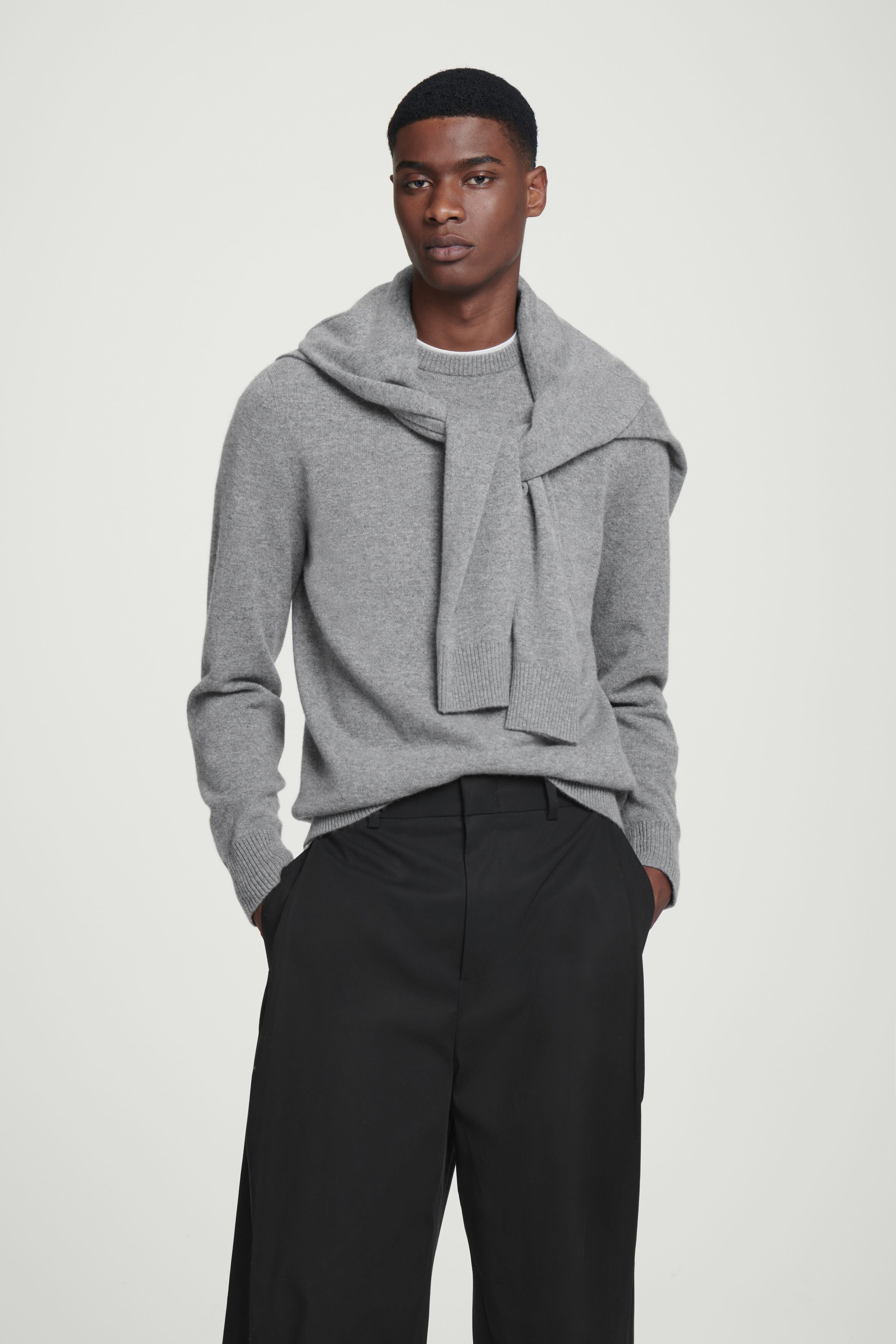 【送料&関税込】Thom Browne Grey Cashmere Sweatshirt Thom Browne Cashmere Knitted zip-up Hoodie | Grey | FARFETCH