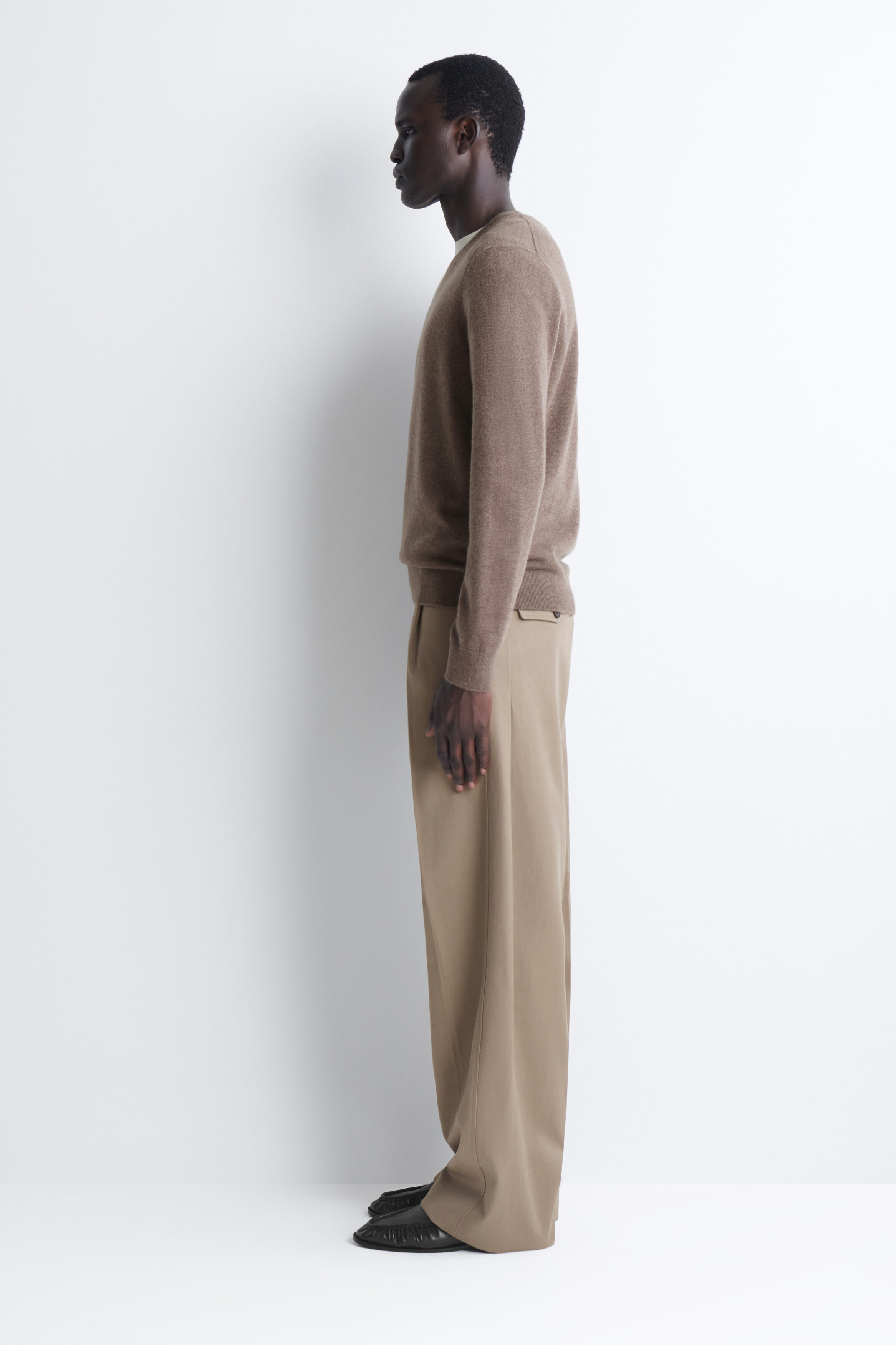 CASHMERE V-NECK SWEATER - thumbnail 9